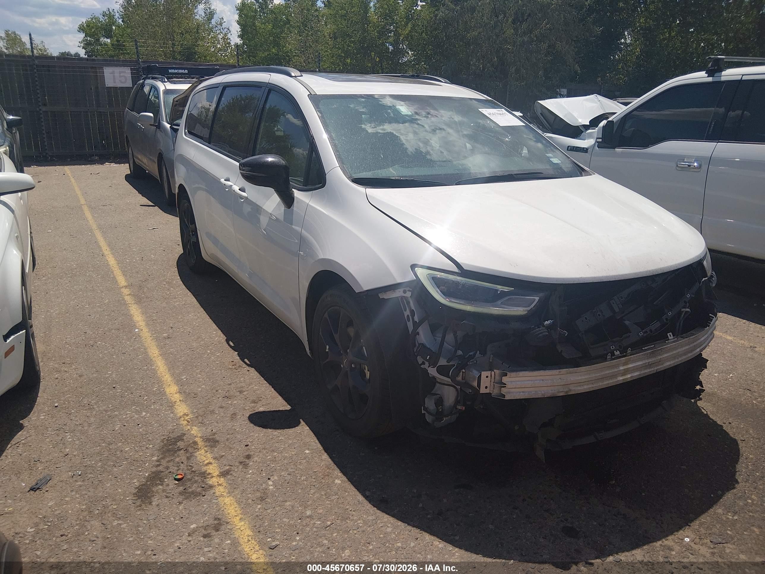 2025 Chrysler Pacifica Limited, VIN 2C4RC1GG7SR520261 — Front end