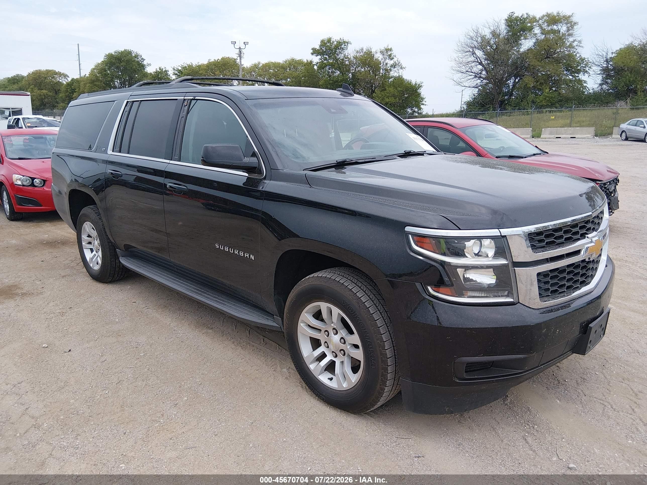 2015 Chevrolet Suburban LT, VIN 1GNSKJKCXFR606028 — Side