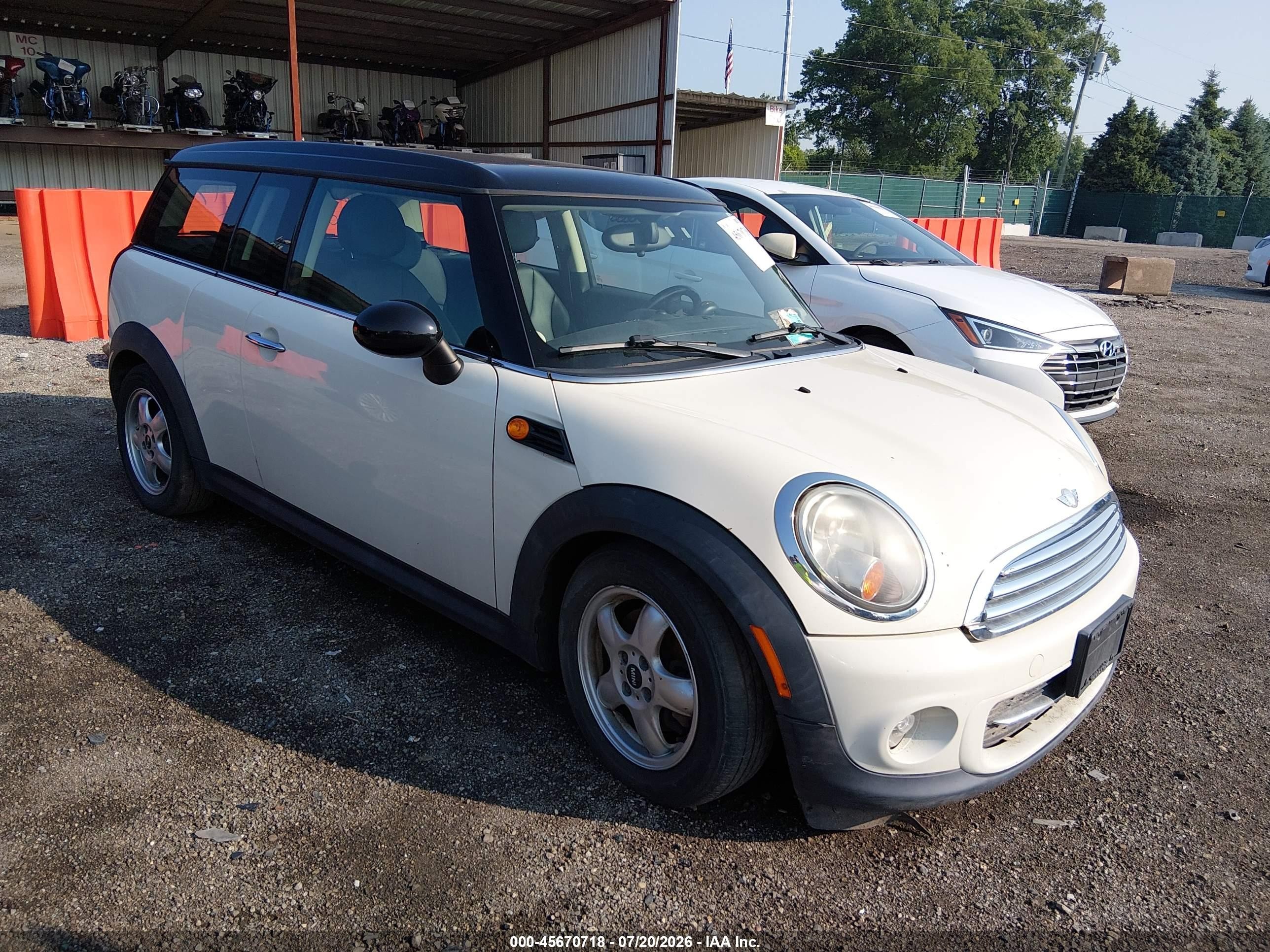 2011 MINI Clubman, VIN WMWZF3C56BTY00167 — Front end