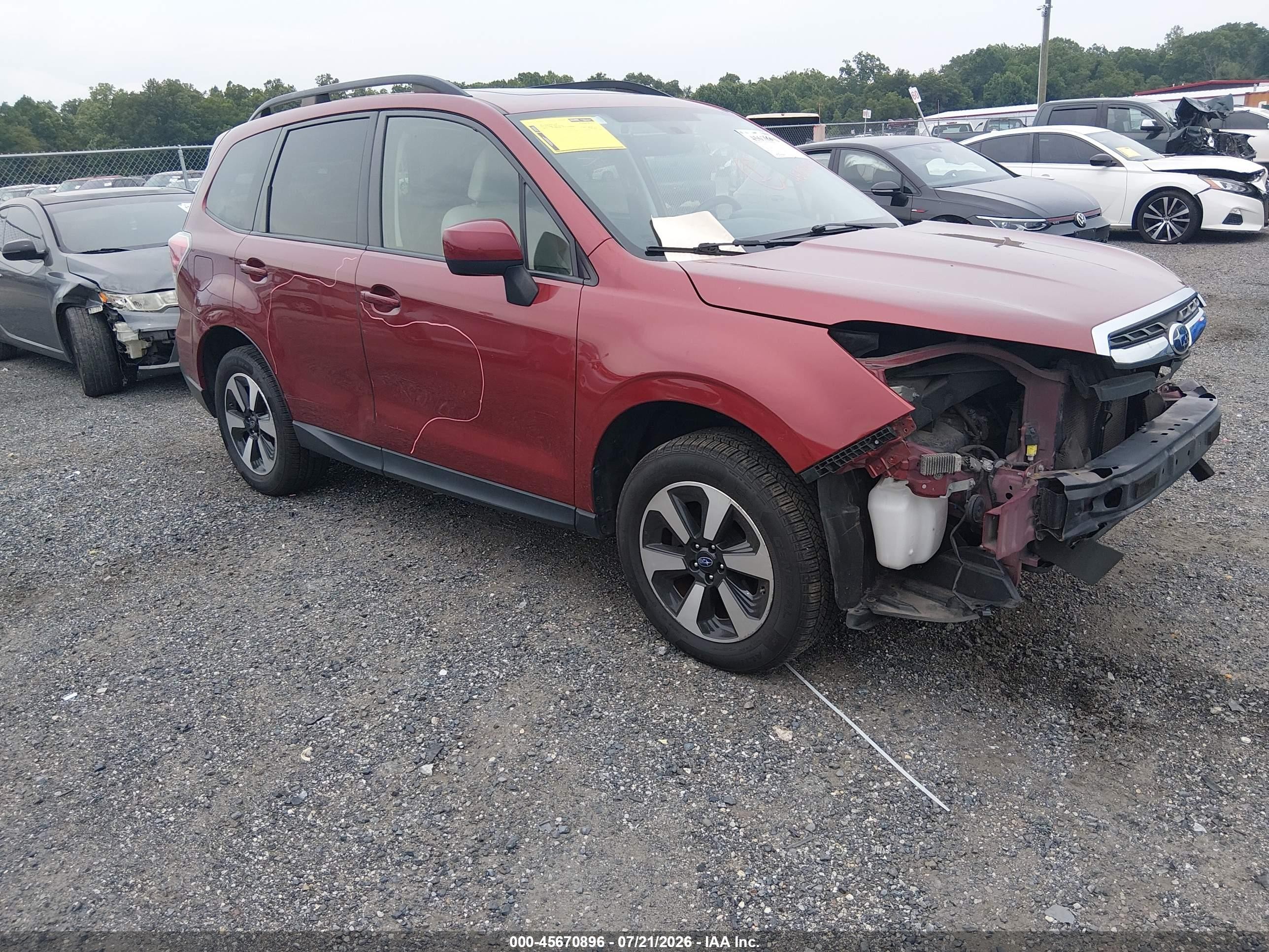 2017 Subaru Forester Premium, VIN JF2SJAGC3HH433175 — Перед