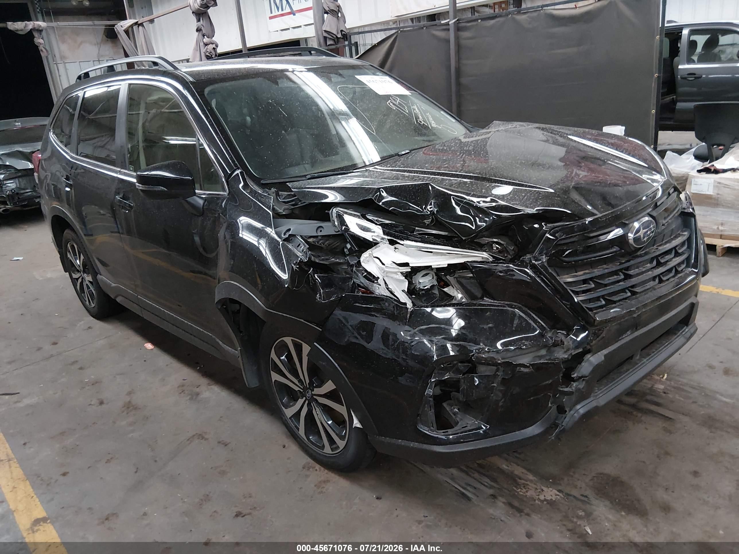 2024 Subaru Forester Limited, VIN JF2SKALC3RH422598 — Front end