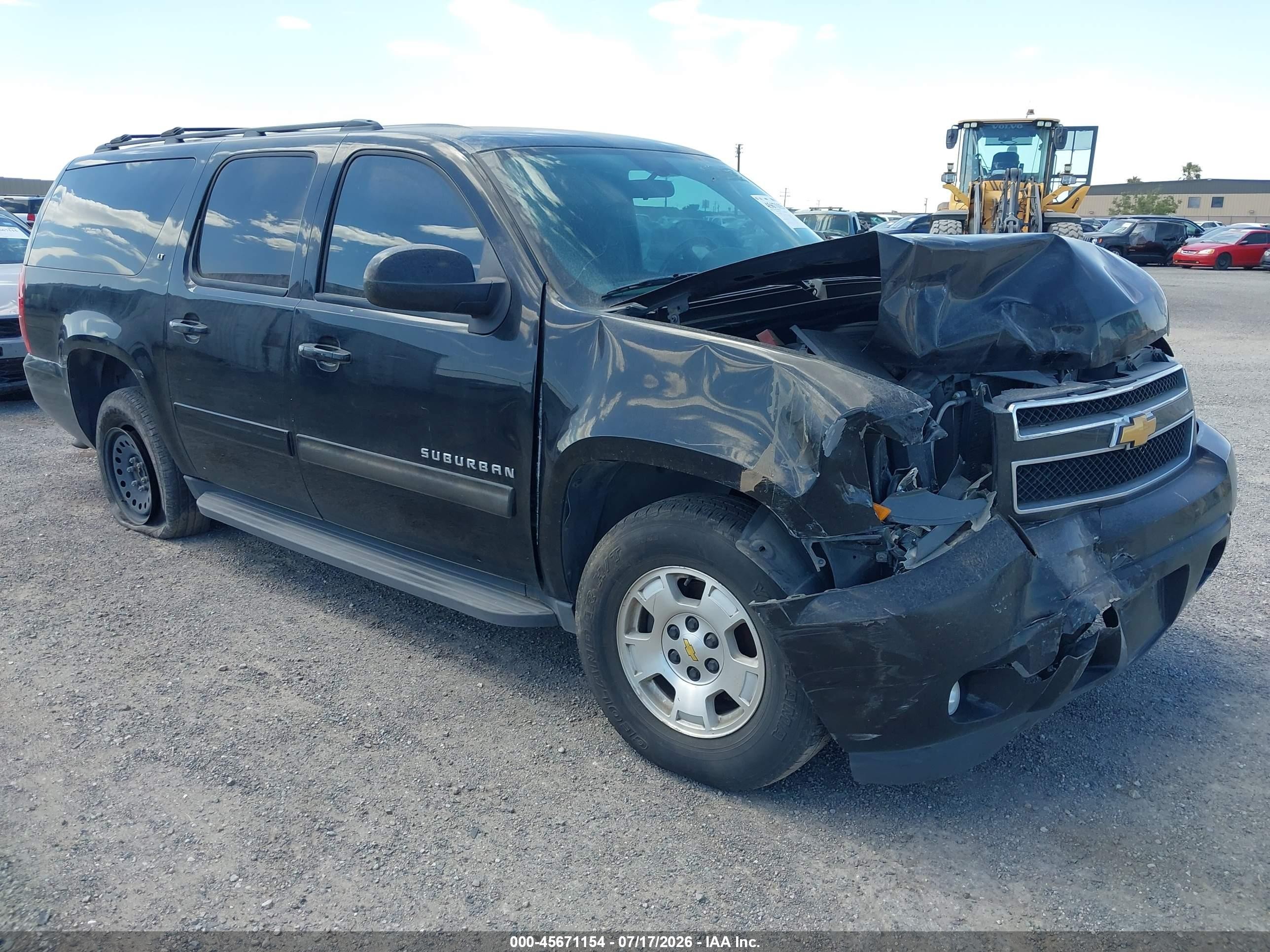 2012 Chevrolet Suburban LT, VIN 1GNSCJE02CR268960 — Front end