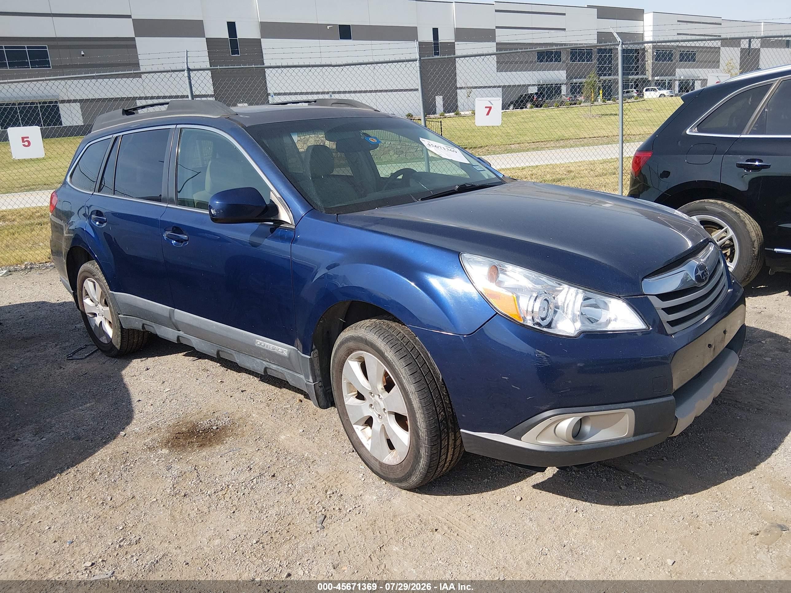 2010 Subaru Outback Limited Power Moon, VIN 4S4BRCKC2A3354587 — Normal wear