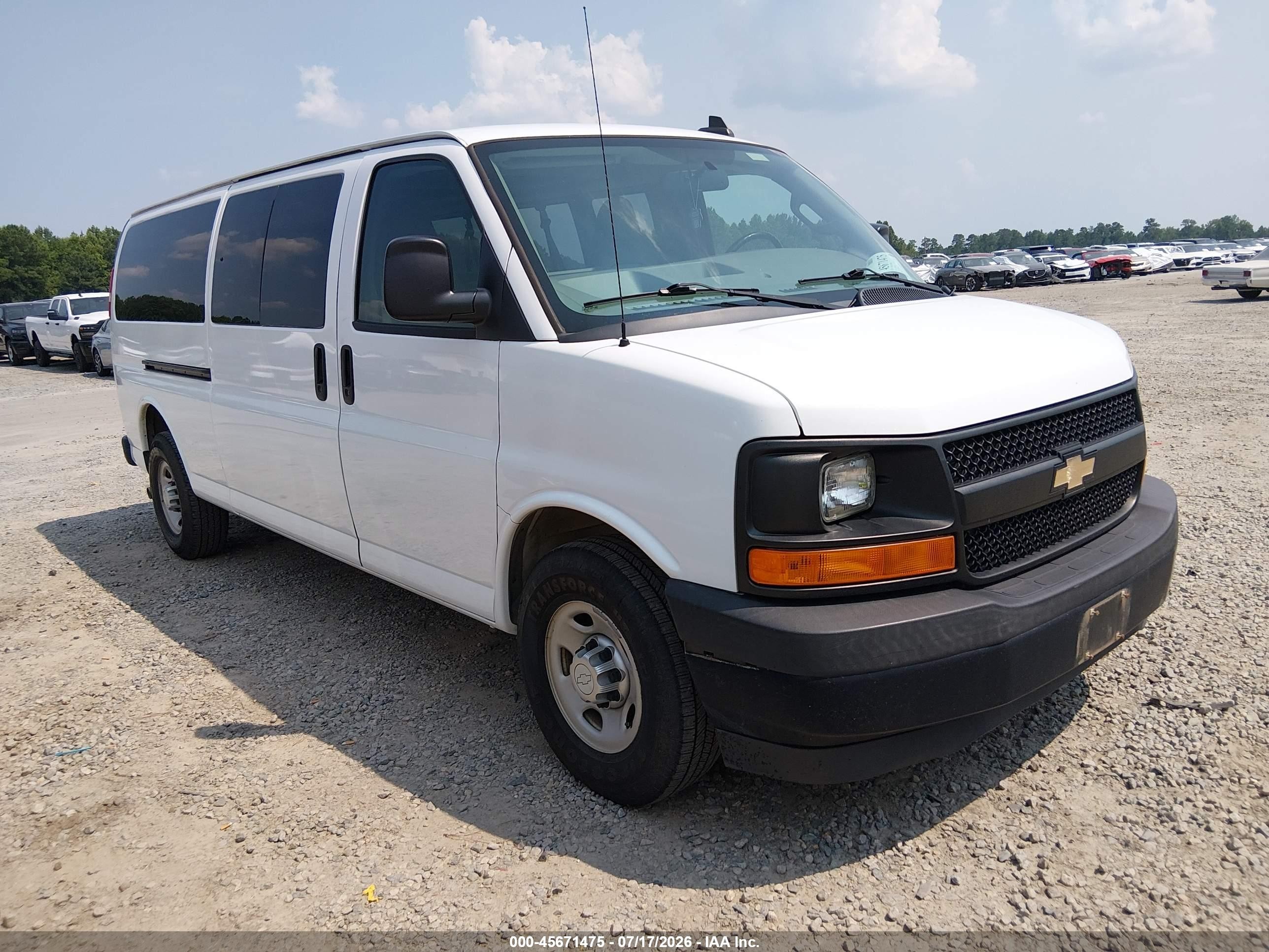2017 Chevrolet Express Passenger LS, VIN 1GAZGNFGXH1294705 — Normal wear
