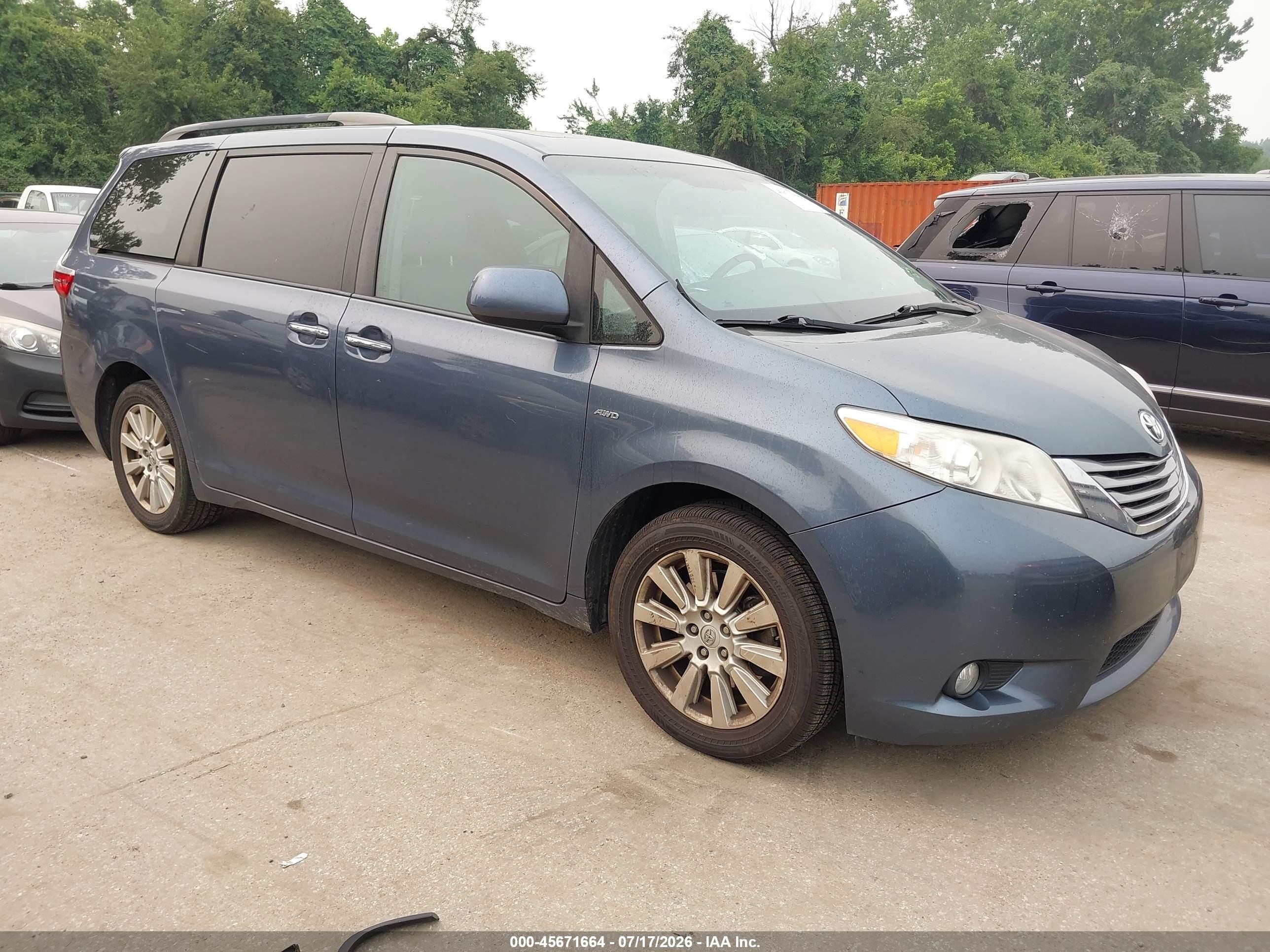 2017 Toyota Sienna XLE, VIN 5TDDZ3DC3HS162386 — Normal wear