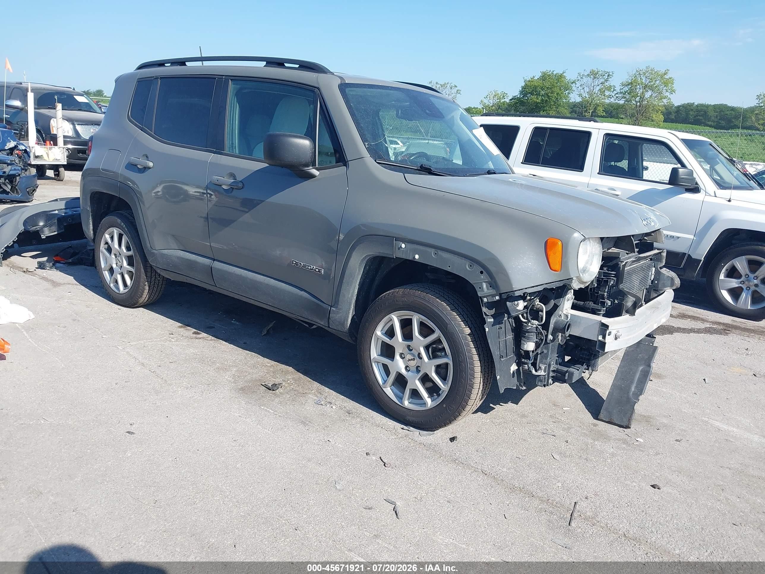 2022 Jeep Renegade (RED) Edition, VIN ZACNJDB13NPN63087 — Перед