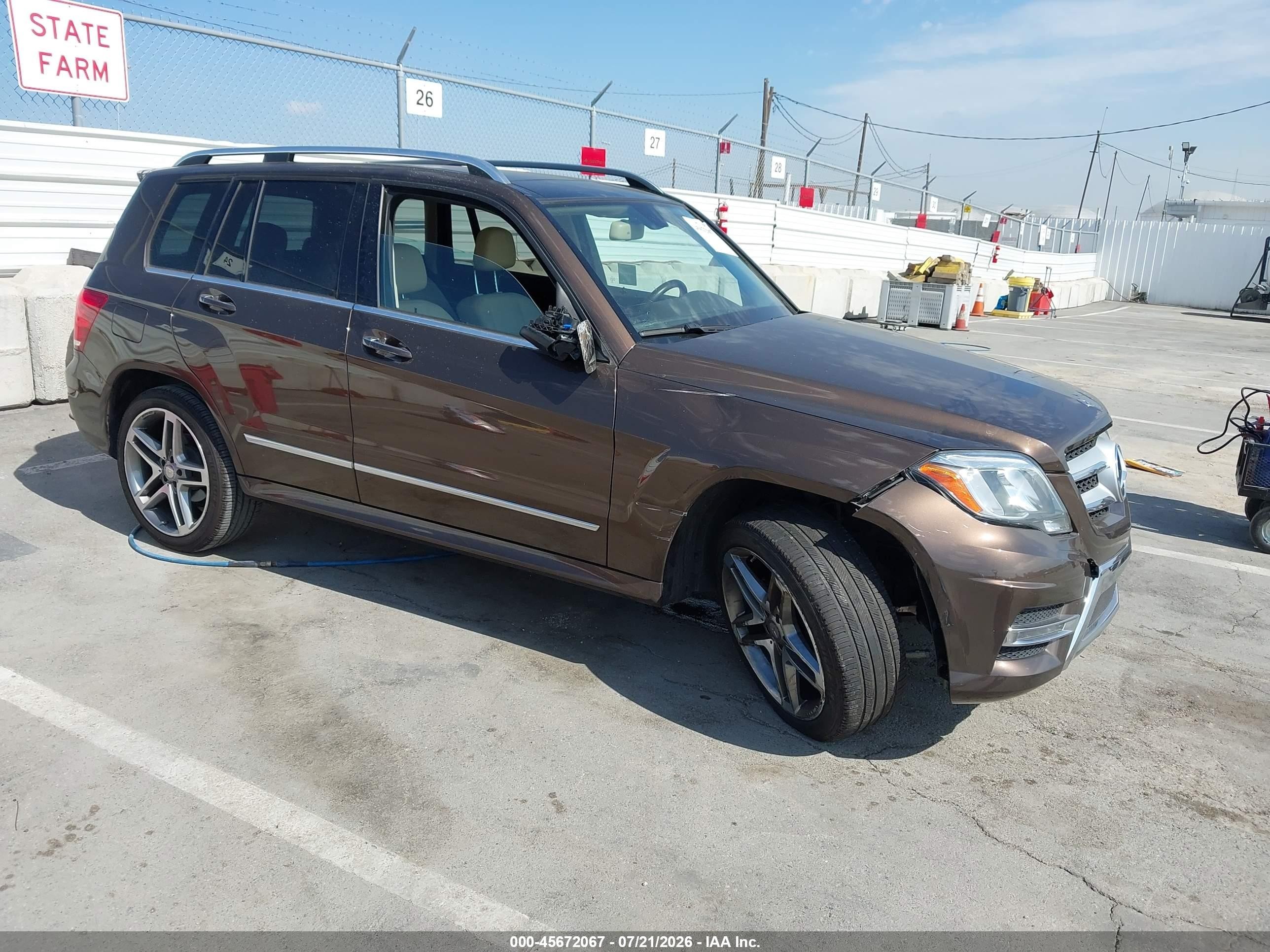 2015 Mercedes-Benz GLK 350, VIN WDCGG5HB6FG400667 — Front end