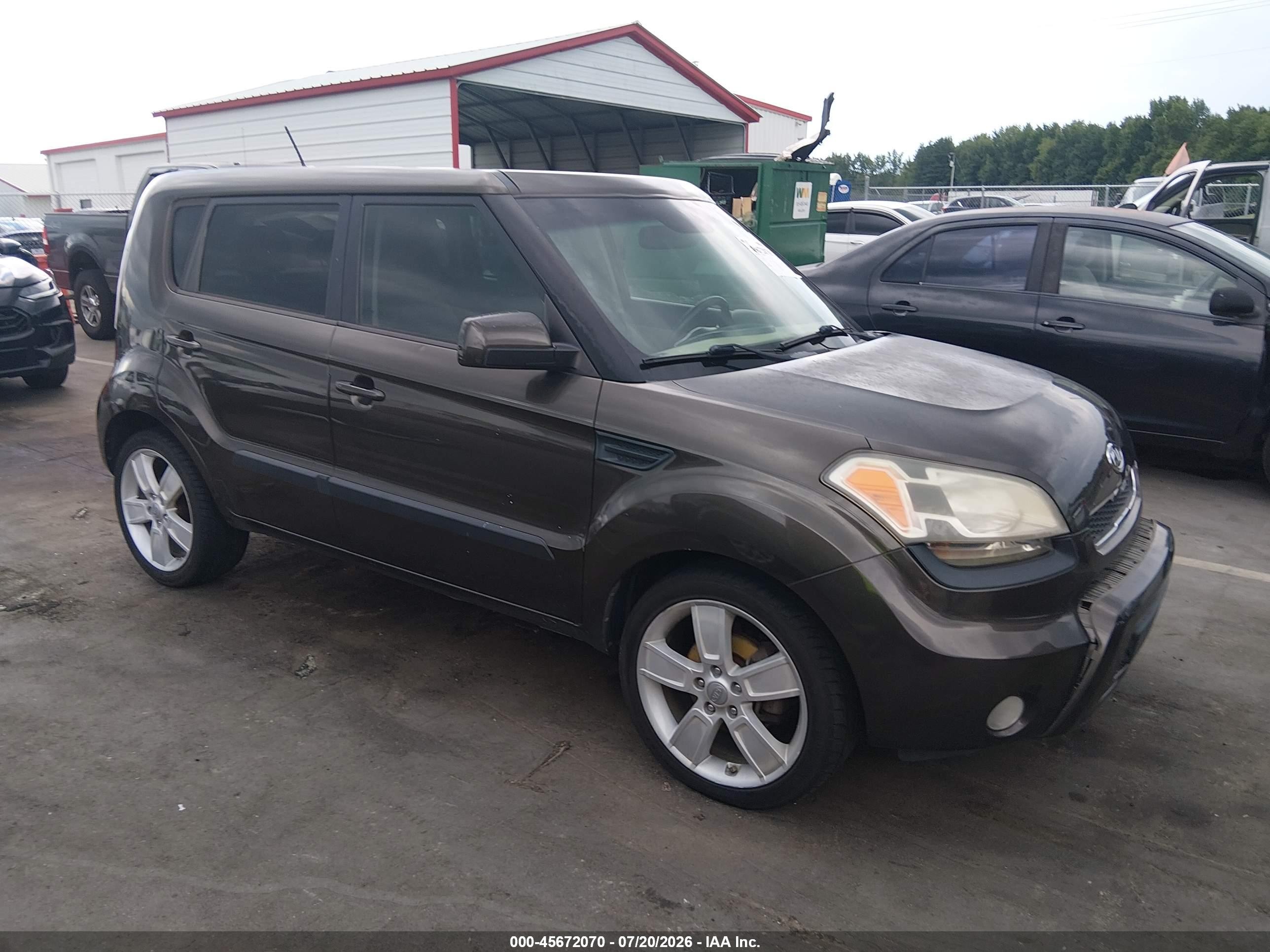 2011 Kia Soul +, VIN KNDJT2A22B7281073 — Side