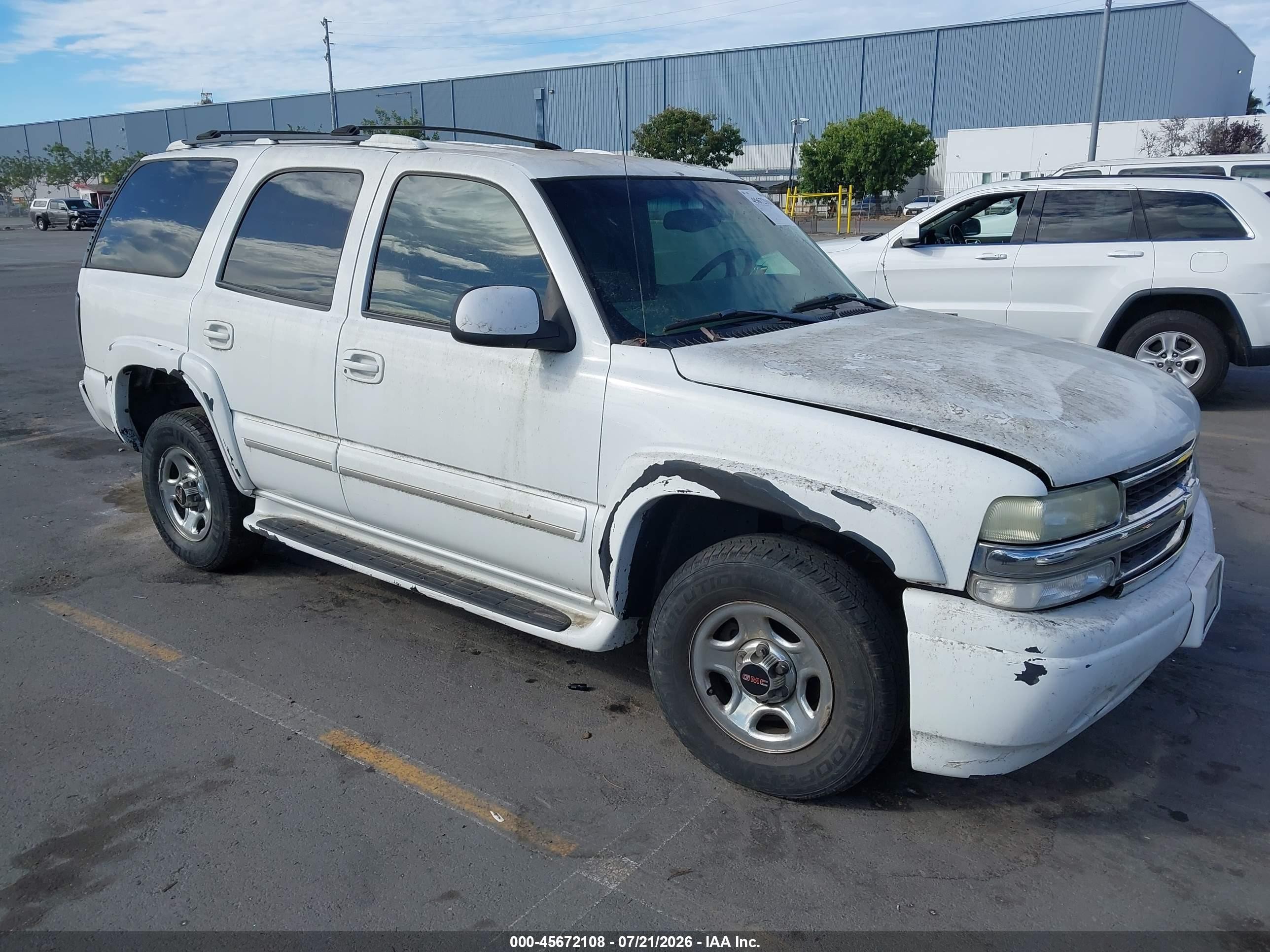 2002 Chevrolet Tahoe LS, VIN 1GNEC13V02J335340 — Front end