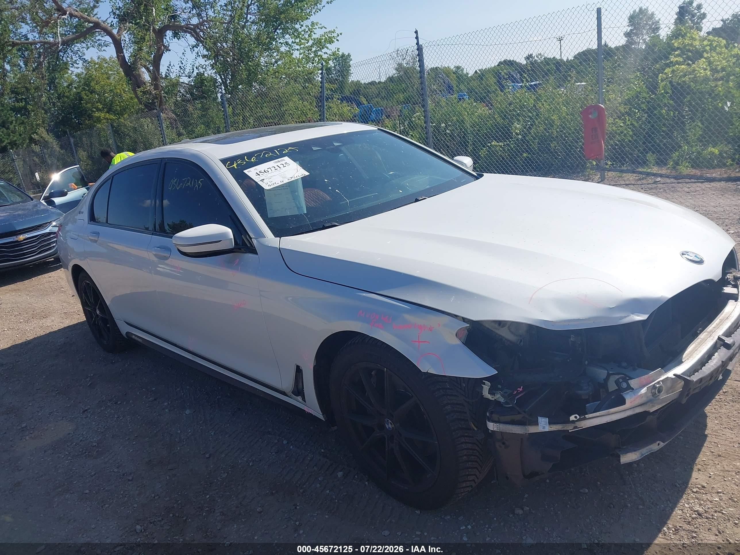 2018 BMW 7 Series 740e xDrive, VIN WBA7J2C56JB246262 — Front end