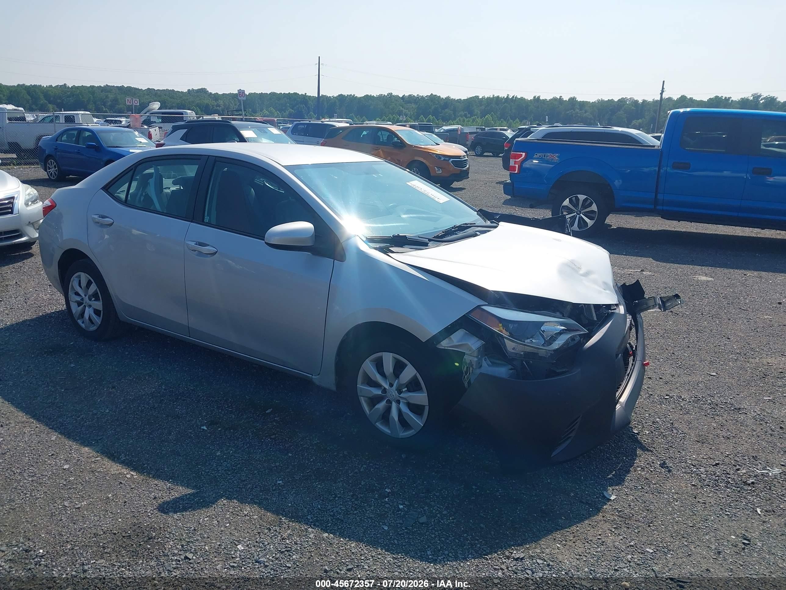 2016 Toyota Corolla LE, VIN 2T1BURHE1GC653633 — Front end