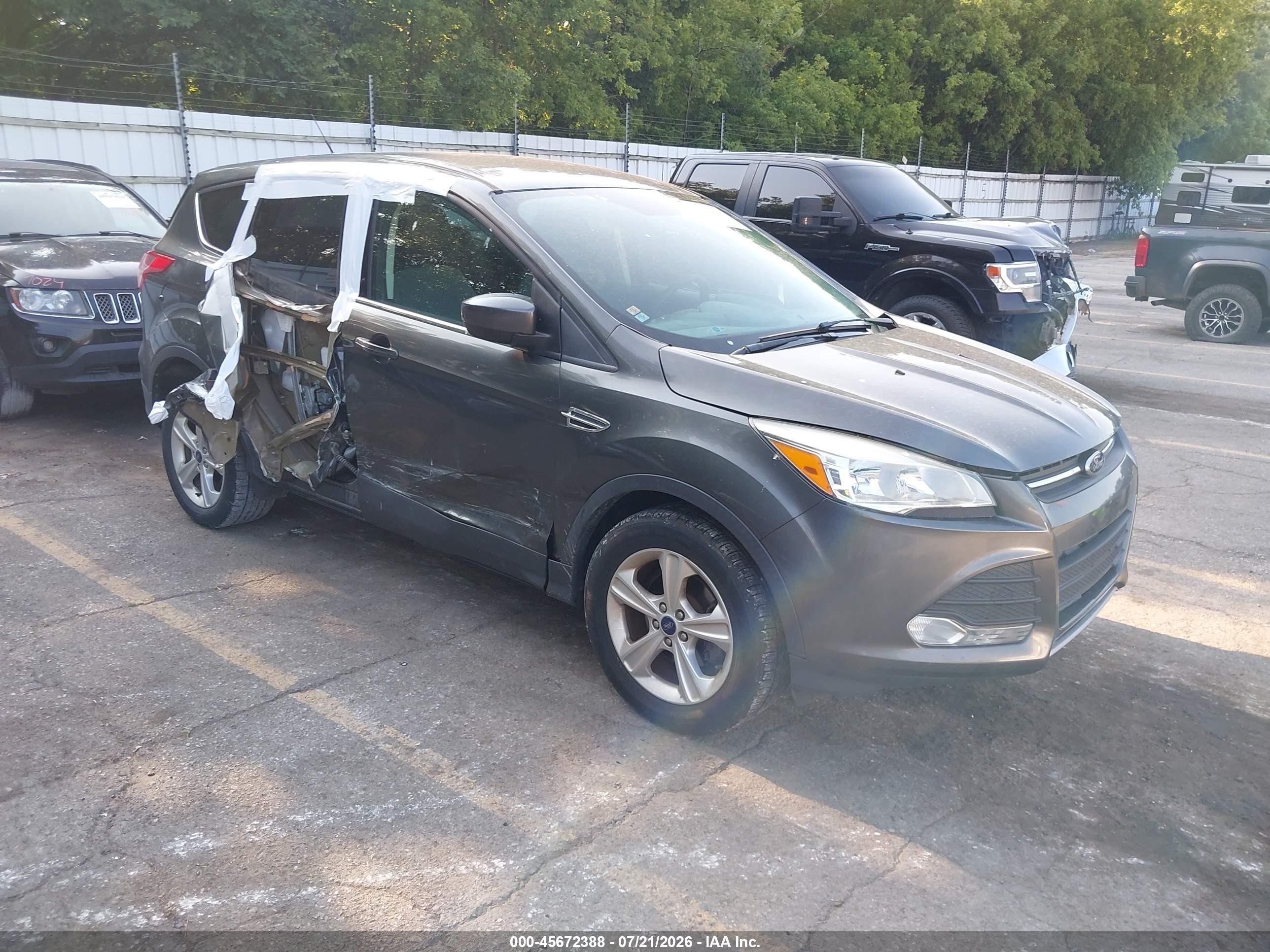 2016 Ford Escape SE, VIN 1FMCU0G7XGUC78472 — Side