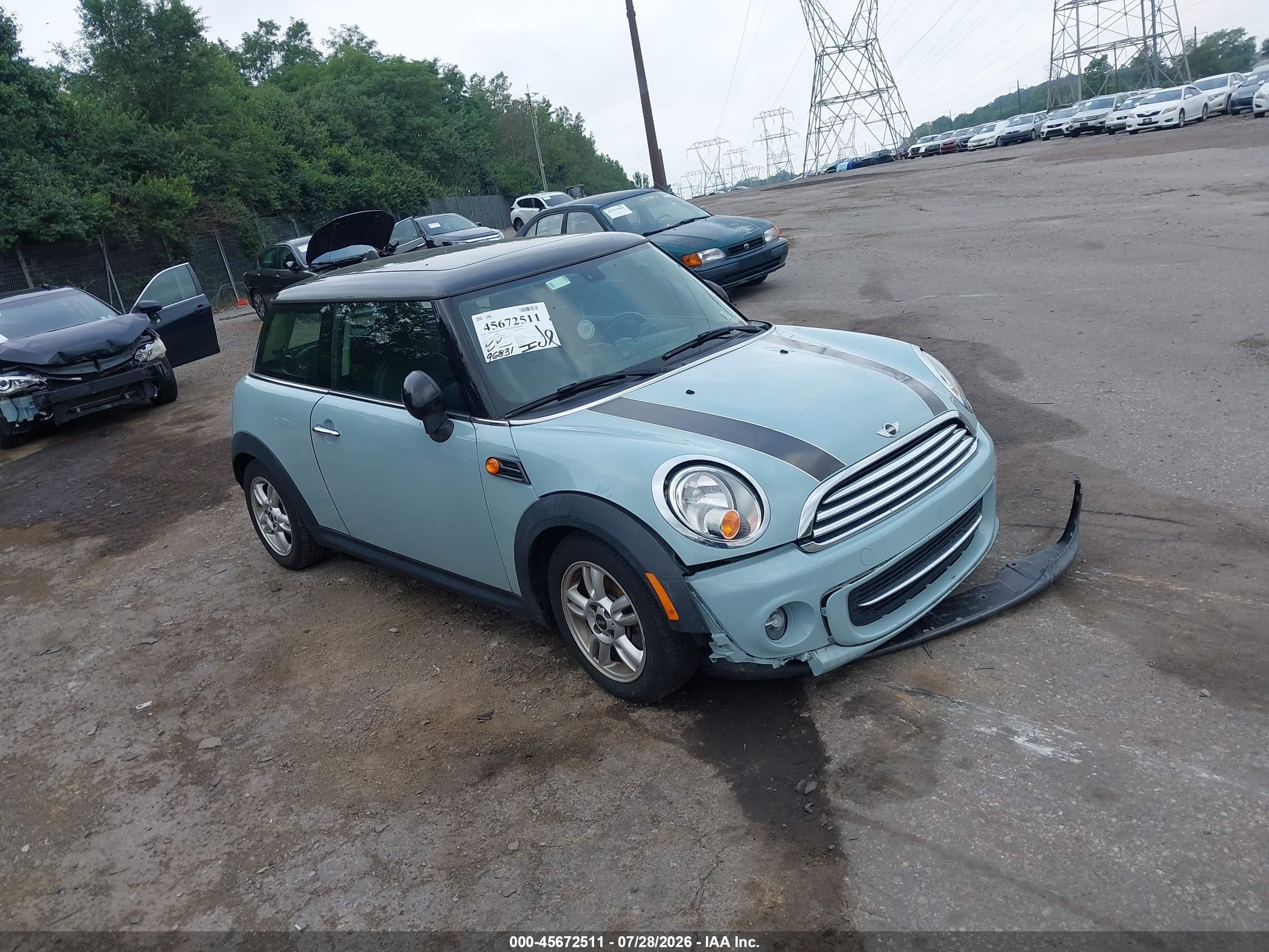 2013 MINI Hardtop, VIN WMWSU3C52DT682838 — Front end