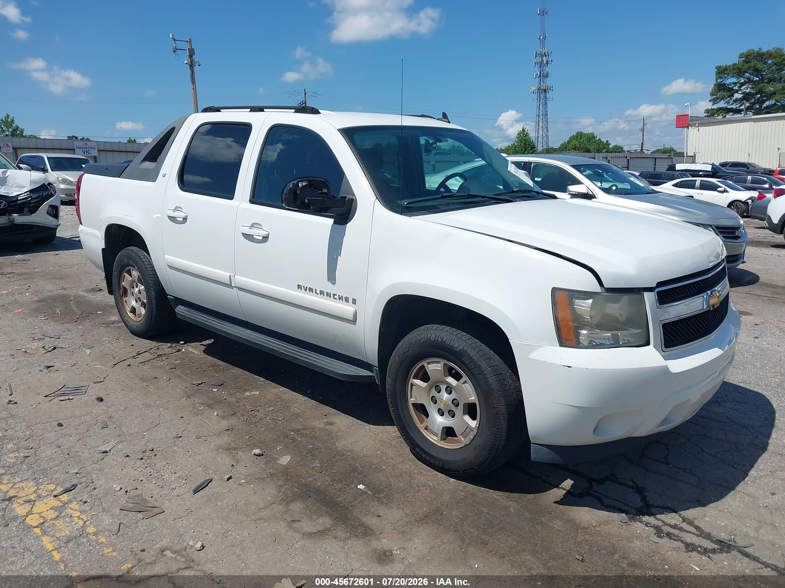 2007 Chevrolet Avalanche 1LT, VIN 3GNEC12057G212566 — Side
