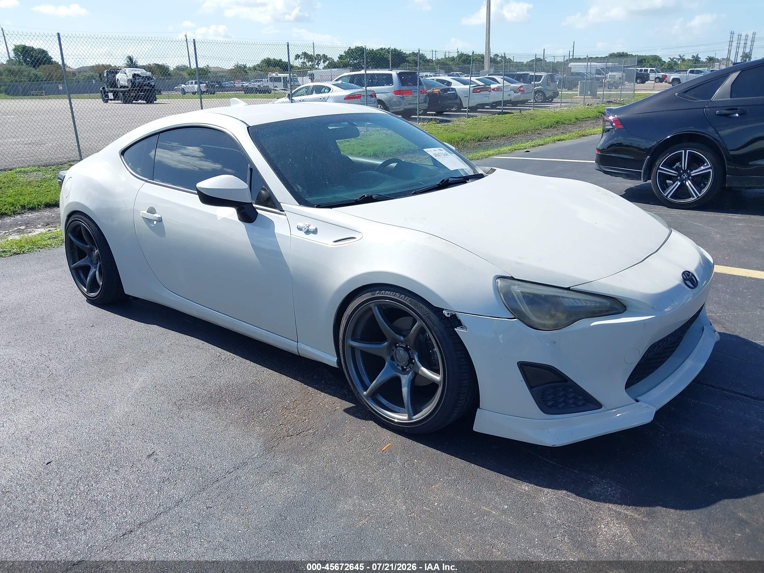 2016 Scion FR-S, VIN JF1ZNAA10G8707817 — Front end