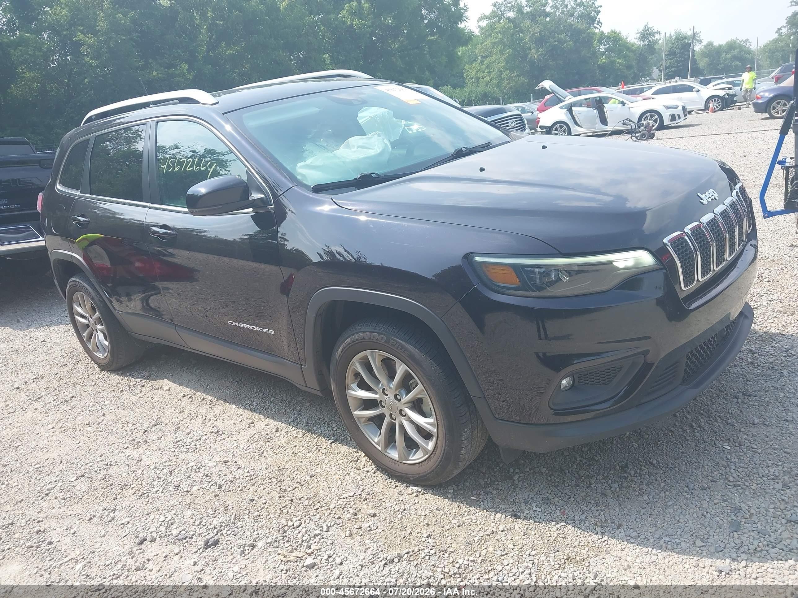2021 Jeep Cherokee Latitude Lux, VIN 1C4PJMMX9MD238907 — Front end