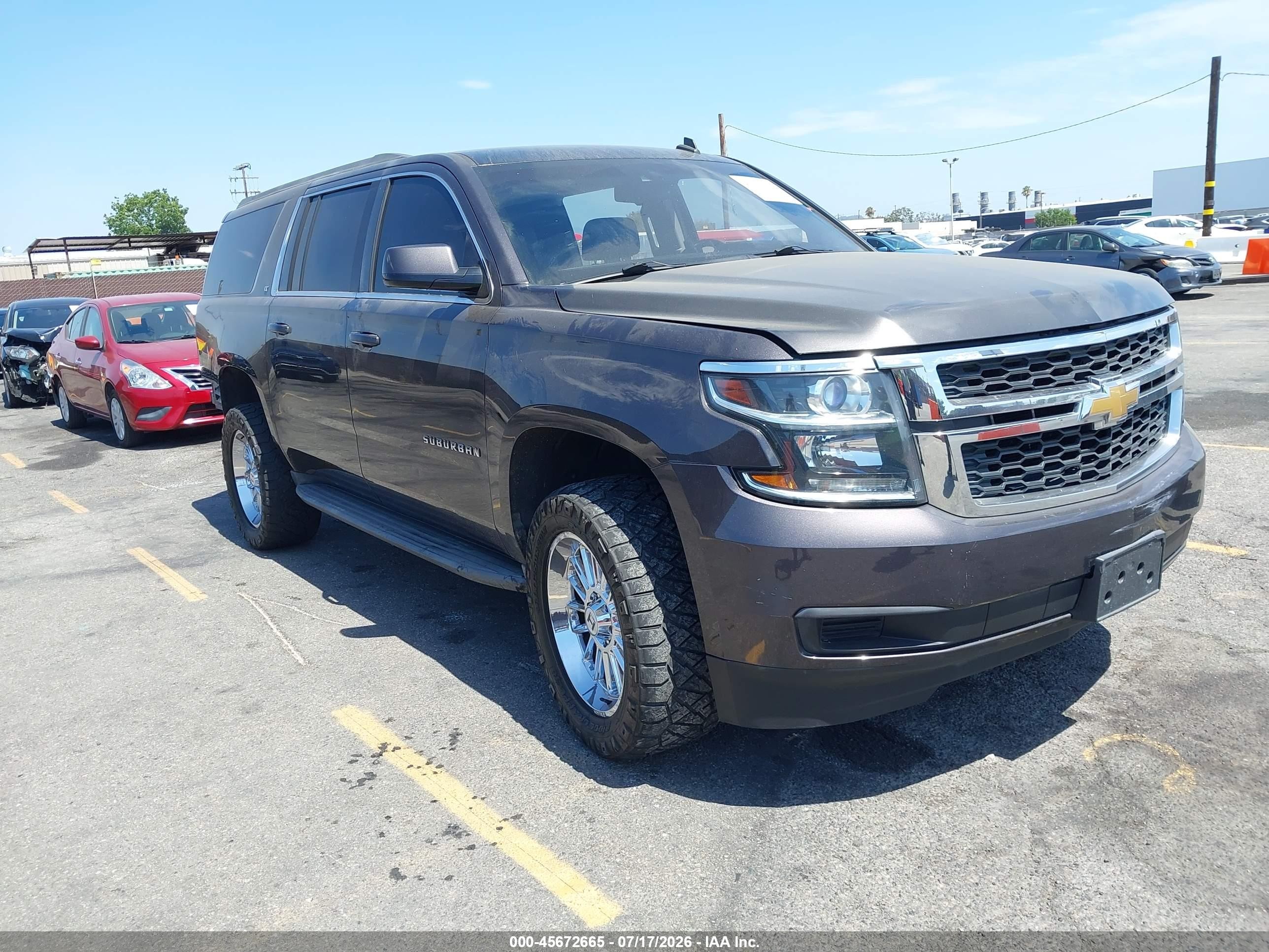 2015 Chevrolet Suburban LT, VIN 1GNSKJKC4FR224187 — Side