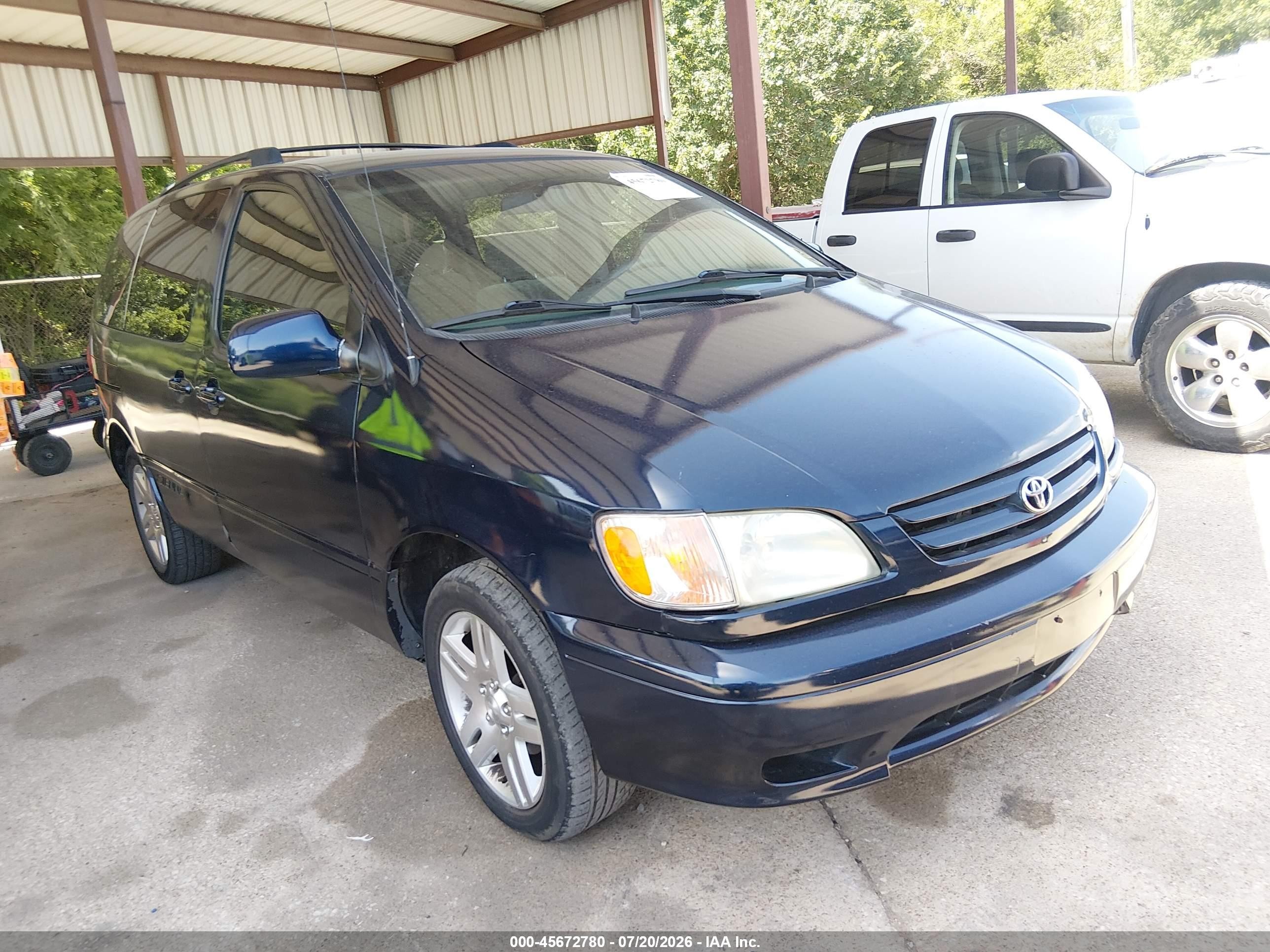 2002 Toyota Sienna CE, VIN 4T3ZF19C22U491565 — Normal wear