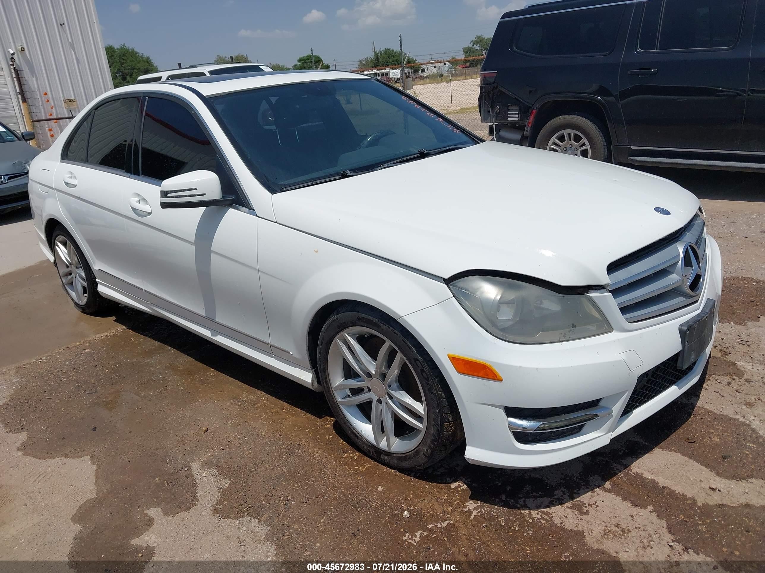 2013 Mercedes-Benz C 300 Sport, VIN WDDGF8AB8DR256728 — Normal wear