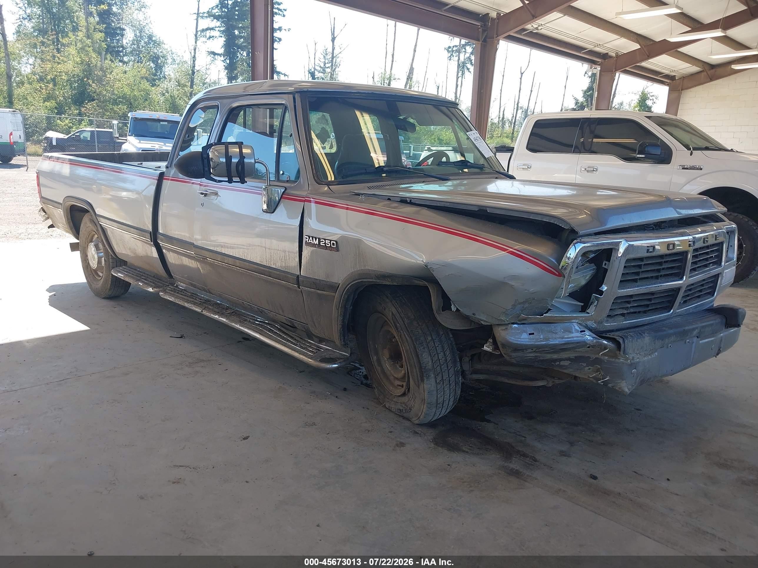 1992 Dodge D/W 250, VIN 3B7KE23C7NM561926 — Front end