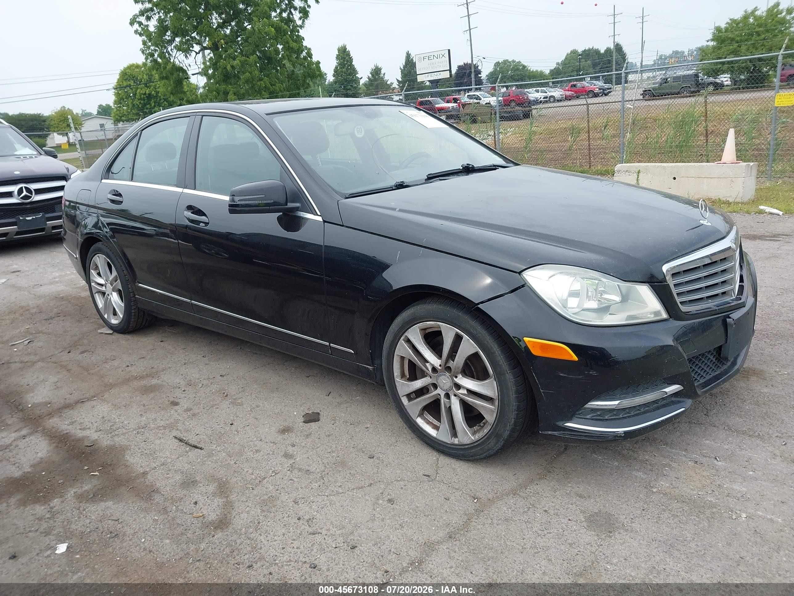 2013 Mercedes-Benz C 300 Sport, VIN WDDGF8AB7DR256784 — Normal wear