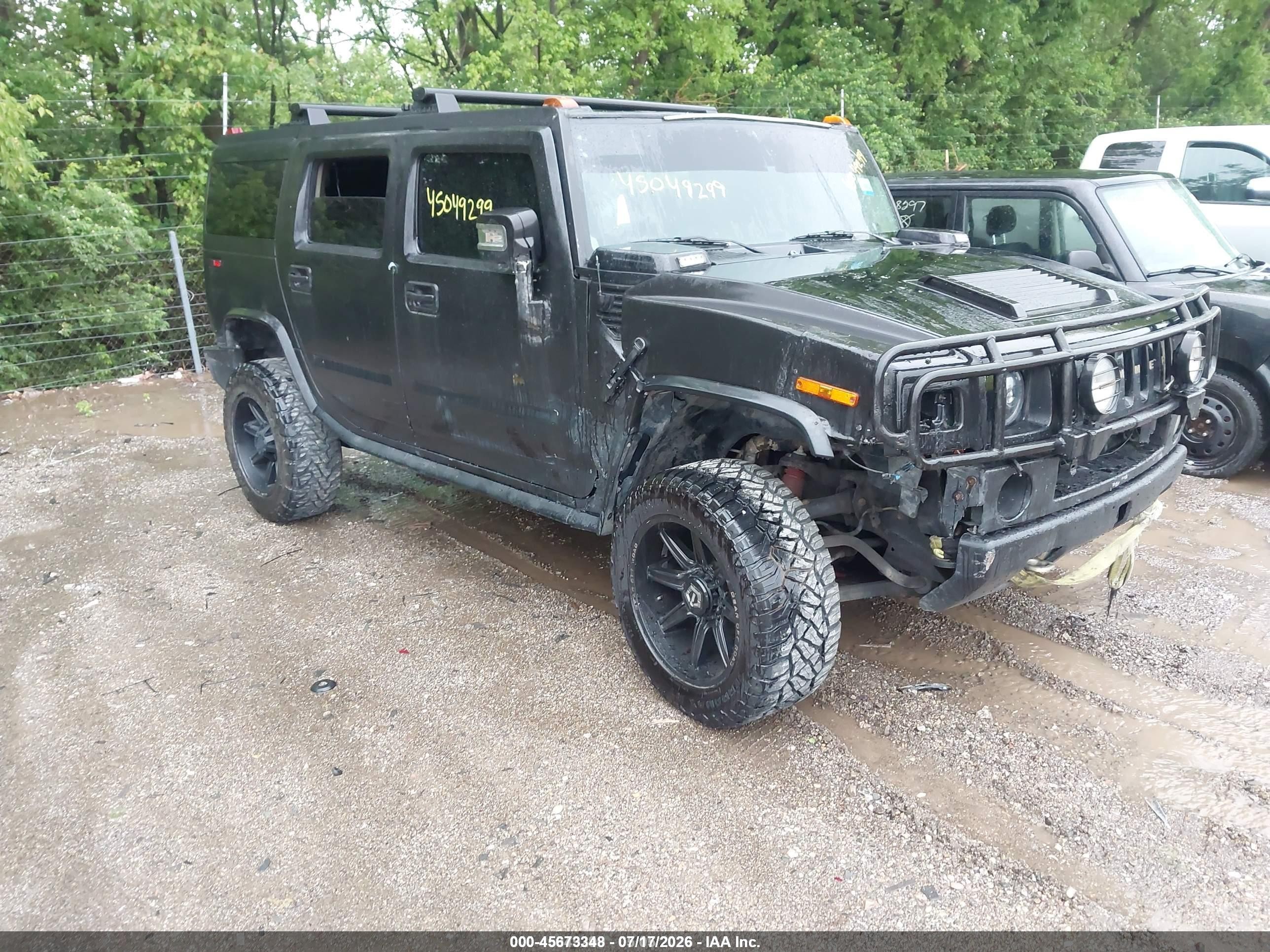 2004 Hummer H2, VIN 5GRGN23U34H113134 — Front end