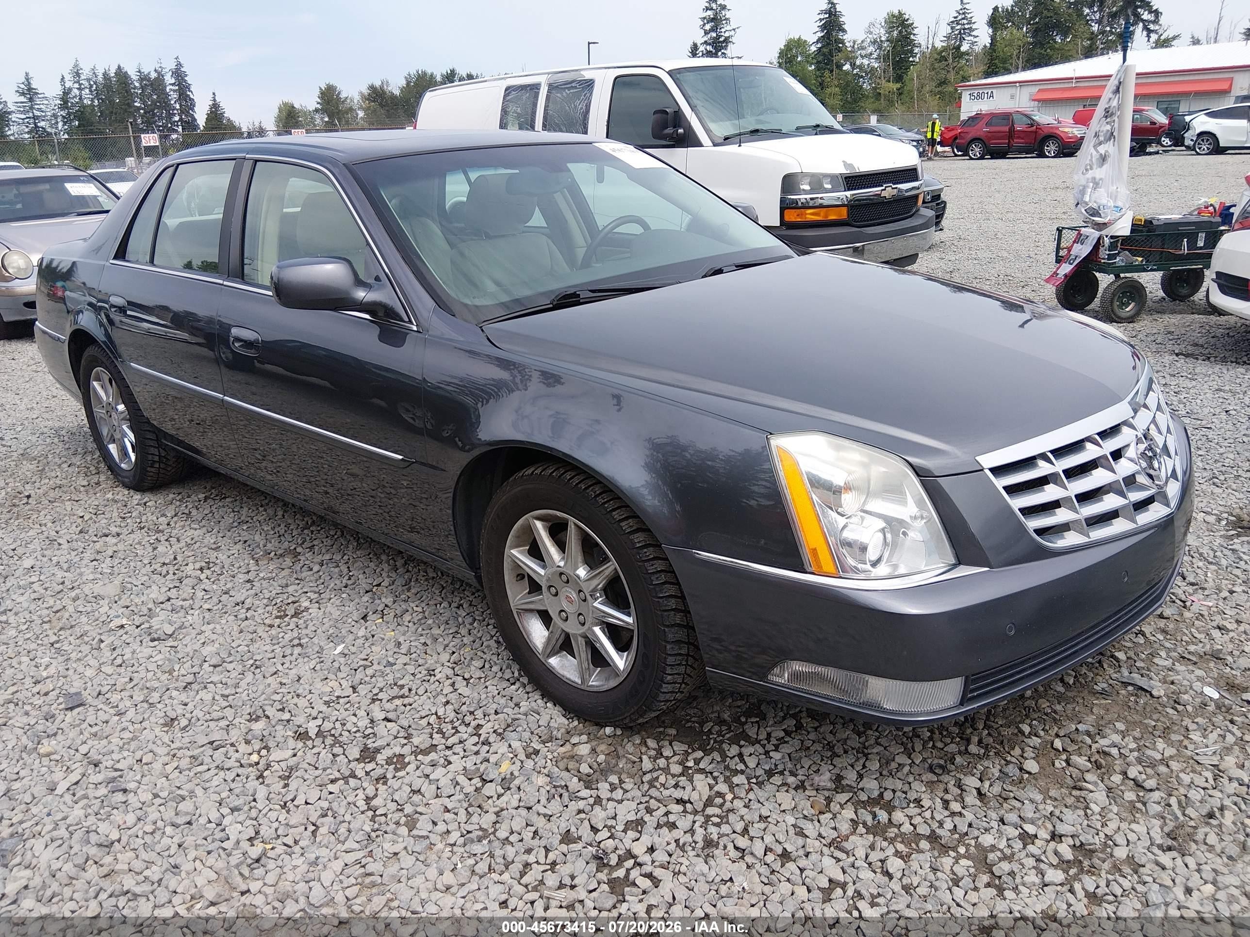 2010 Cadillac DTS 1SC, VIN 1G6KD5EY3AU127959 — Front end