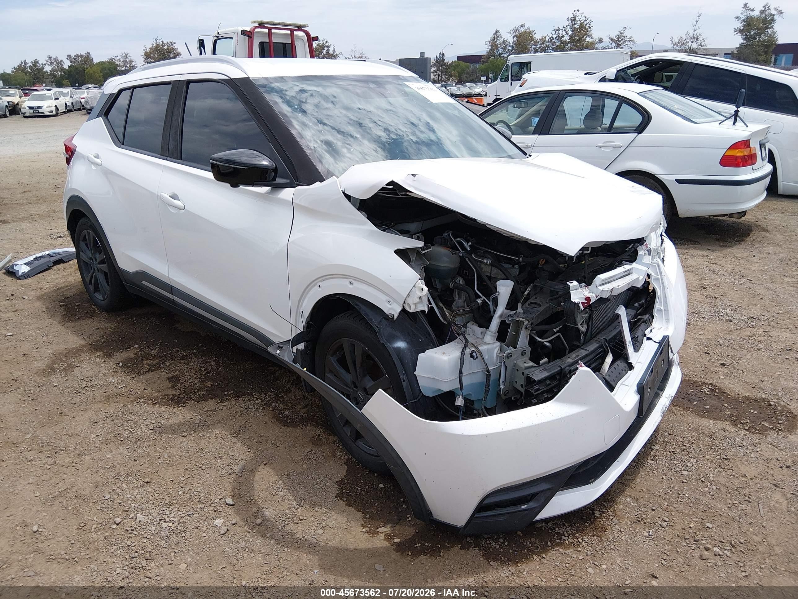 2020 Nissan Kicks SR, VIN 3N1CP5DV2LL532906 — Front end