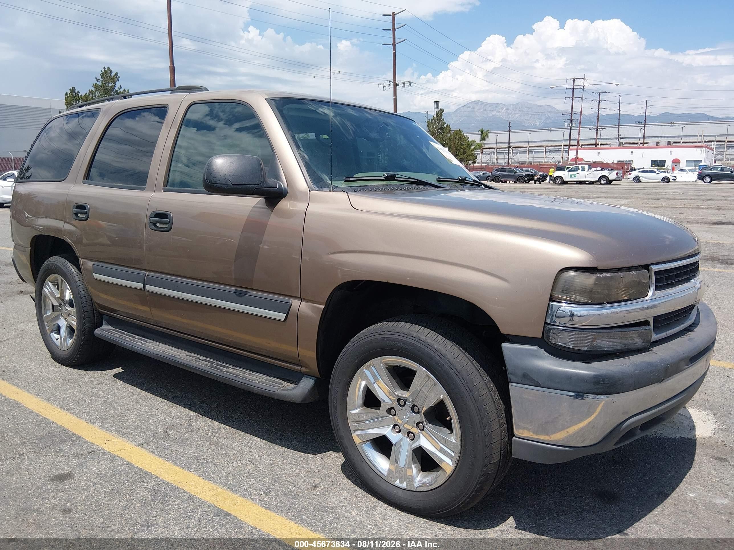 2004 Chevrolet Tahoe LS, VIN 1GNEC13VX4R268489 — Перед