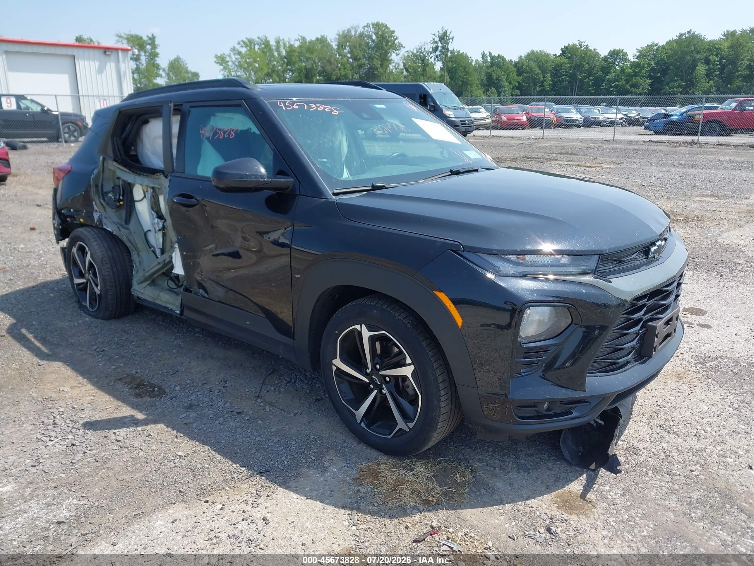 2022 Chevrolet TrailBlazer RS, VIN KL79MTSL3NB084599 — Бок