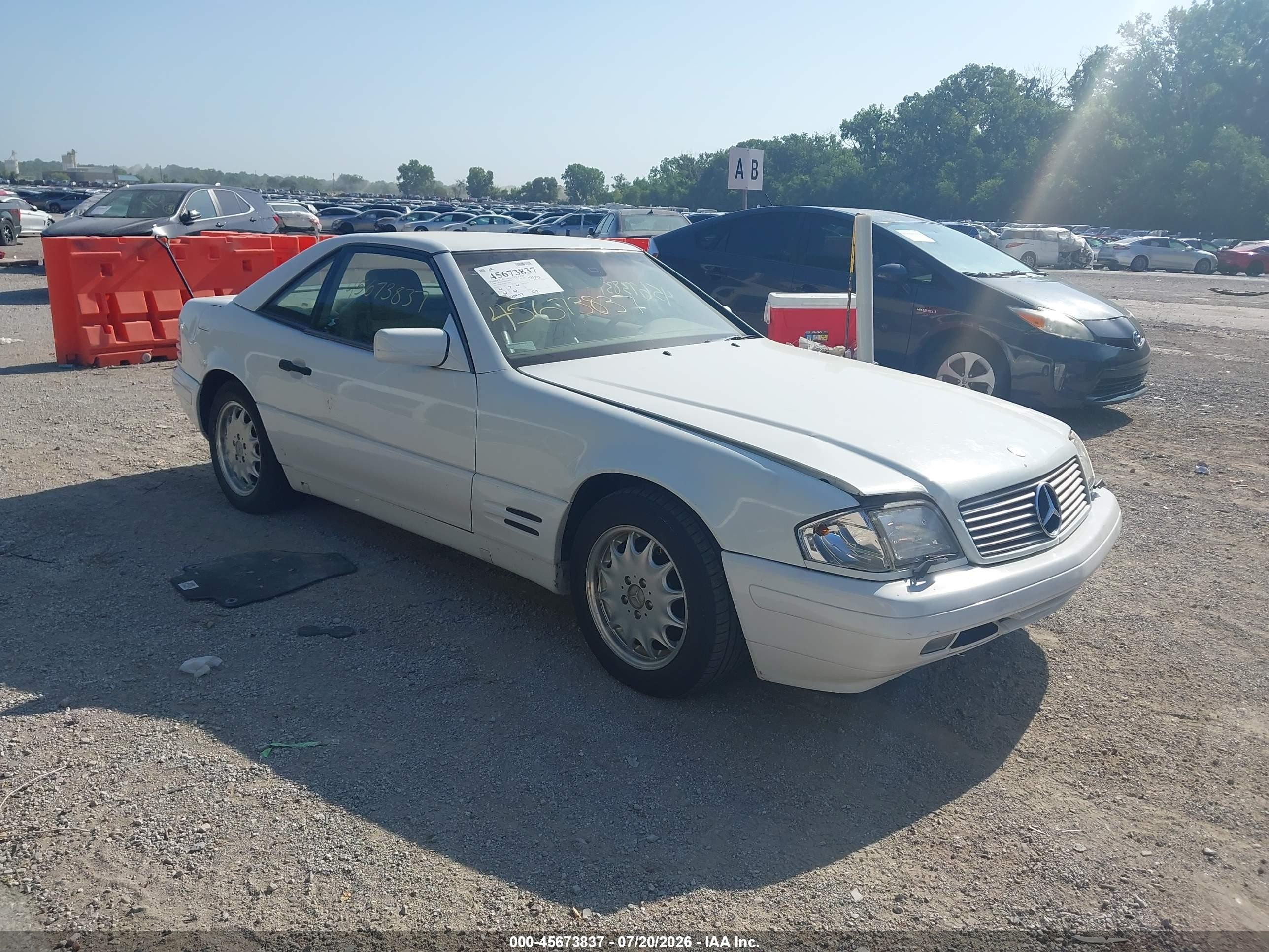 1998 Mercedes-Benz SL 500, VIN WDBFA67F4WF165087 — Normal wear