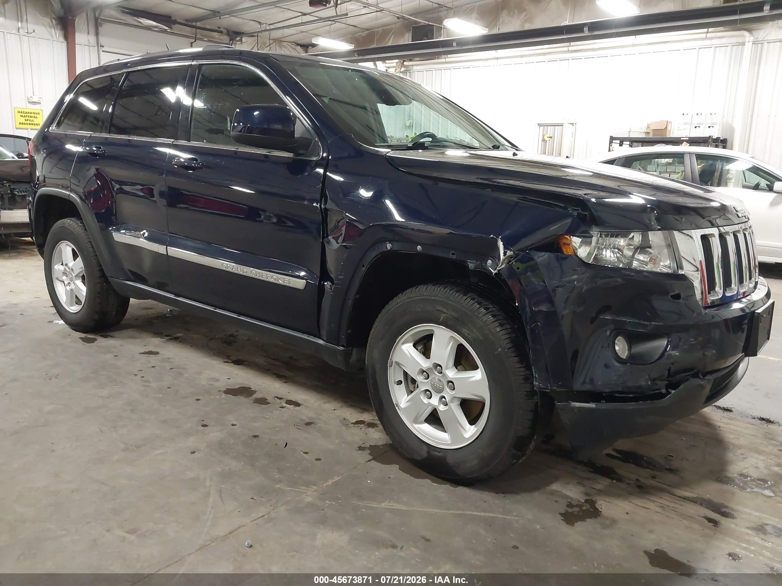 2012 Jeep Grand Cherokee Laredo, VIN 1C4RJFAG6CC280657 — Front end