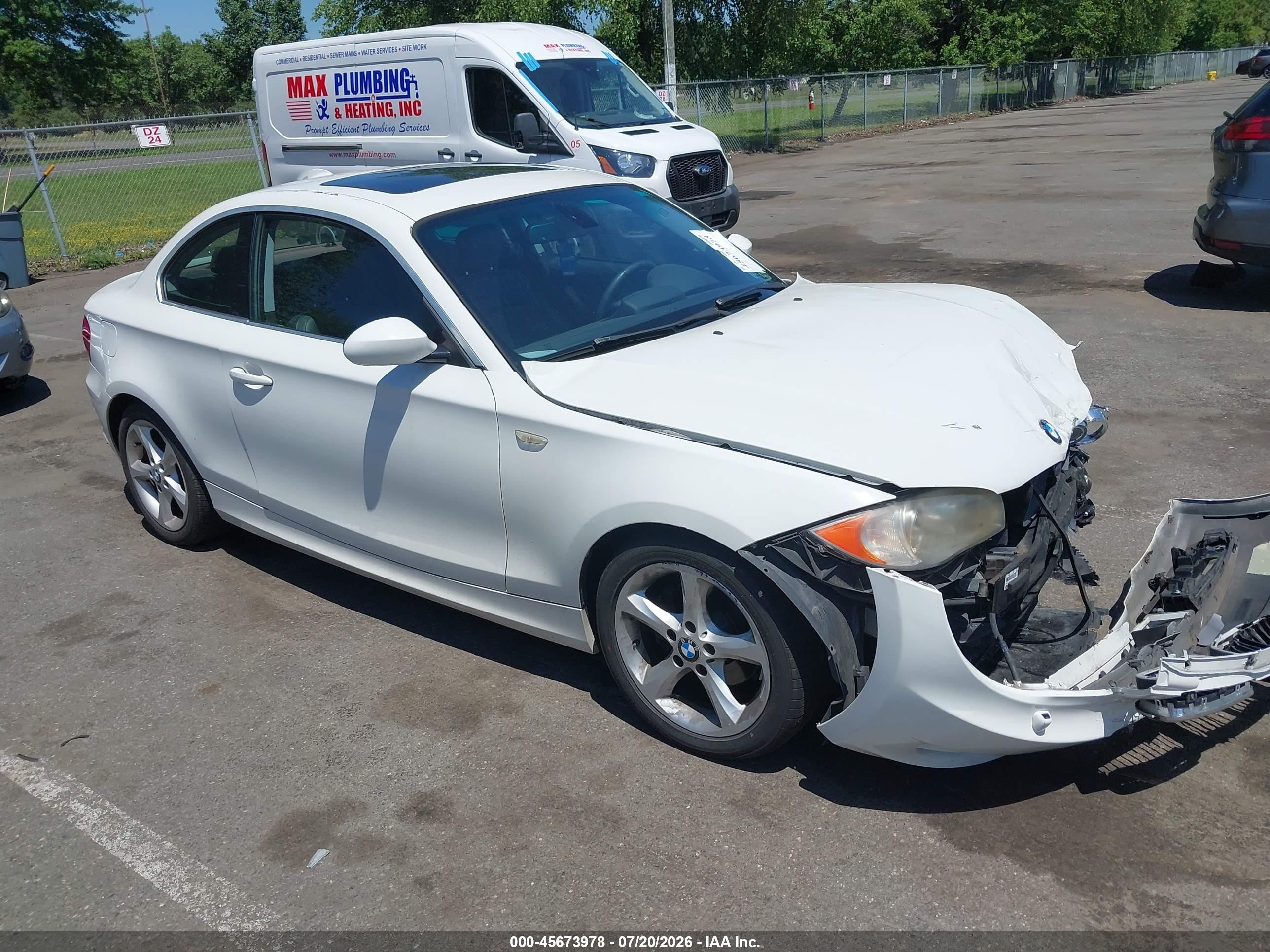2009 BMW 1 Series 128i, VIN WBAUP93529VF48218 — Front end