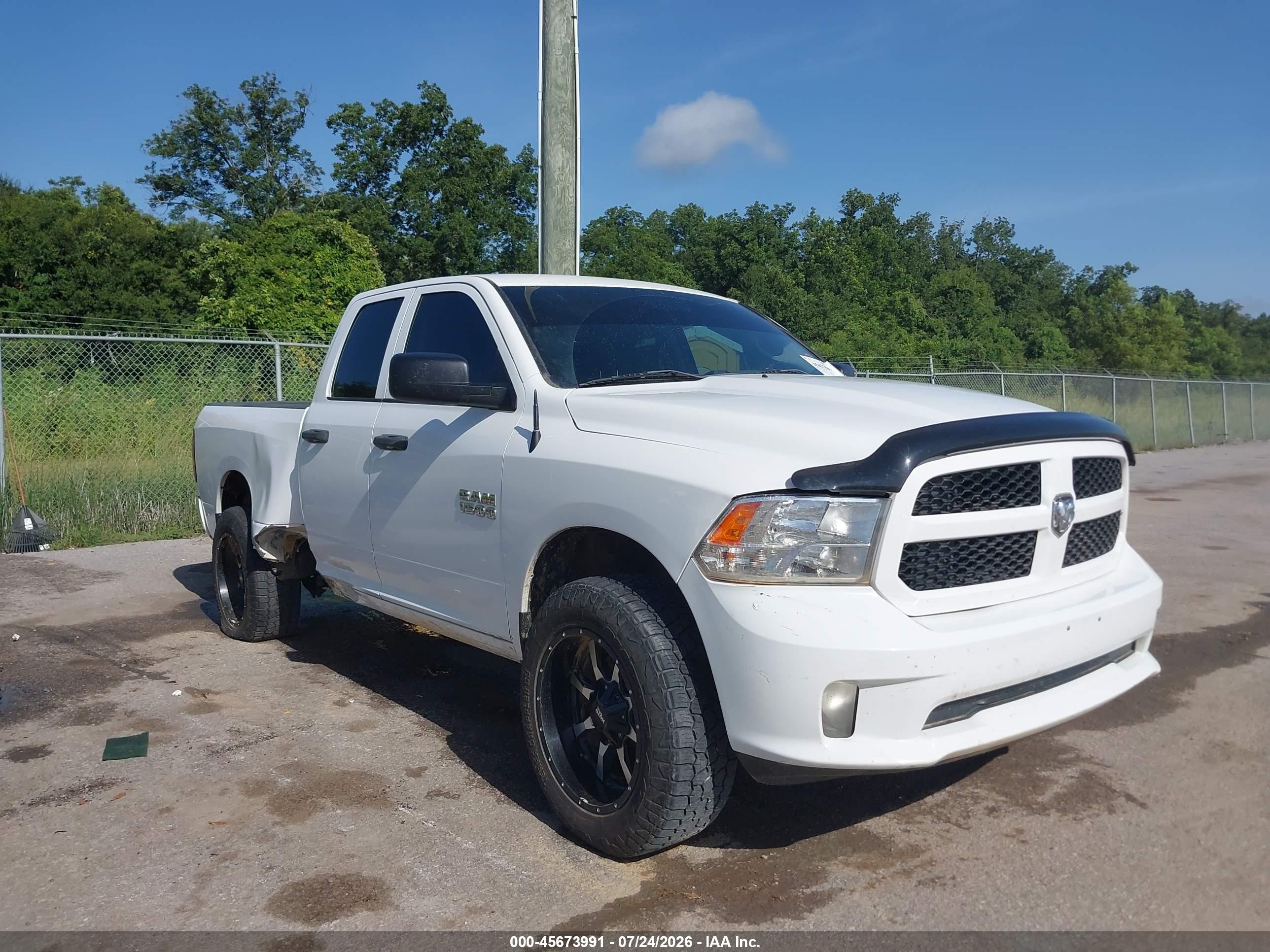 2018 Ram 1500 Express, VIN 1C6RR7FG1JS302095 — Бок