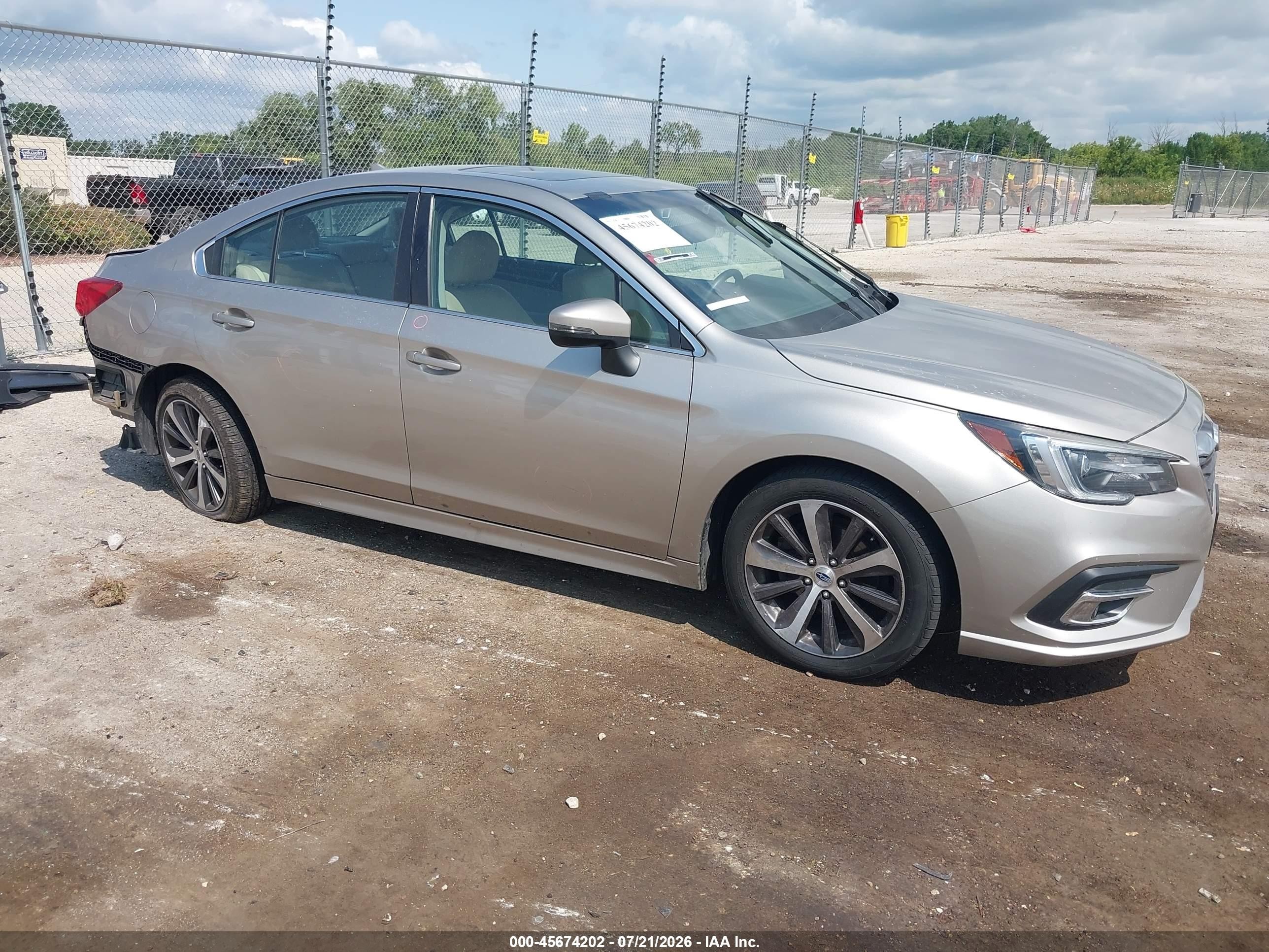 2019 Subaru Legacy Limited, VIN 4S3BNAN68K3030104 — Зад