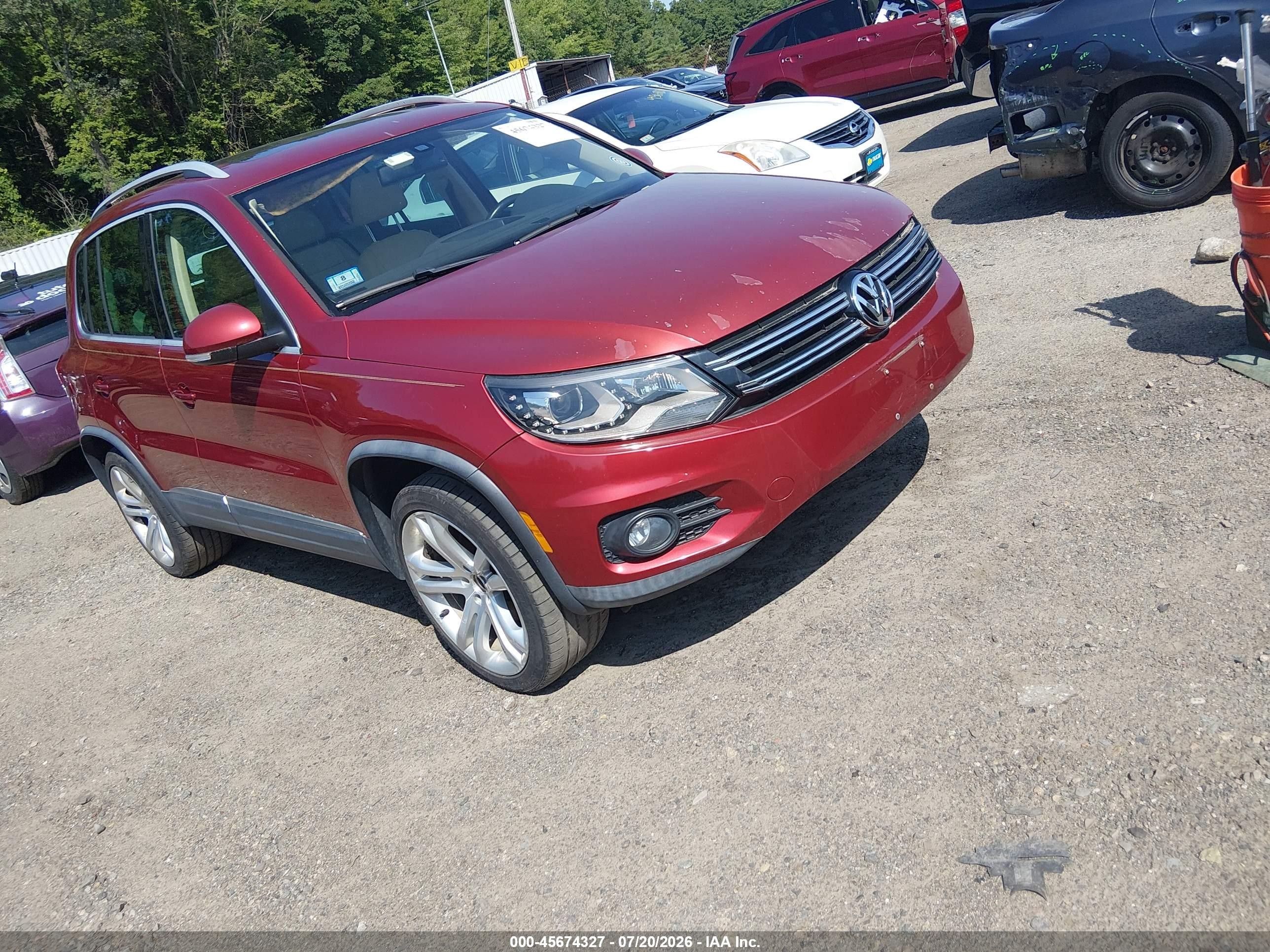 2013 Volkswagen Tiguan S, VIN WVGAV7AX2DW029170 — Front end