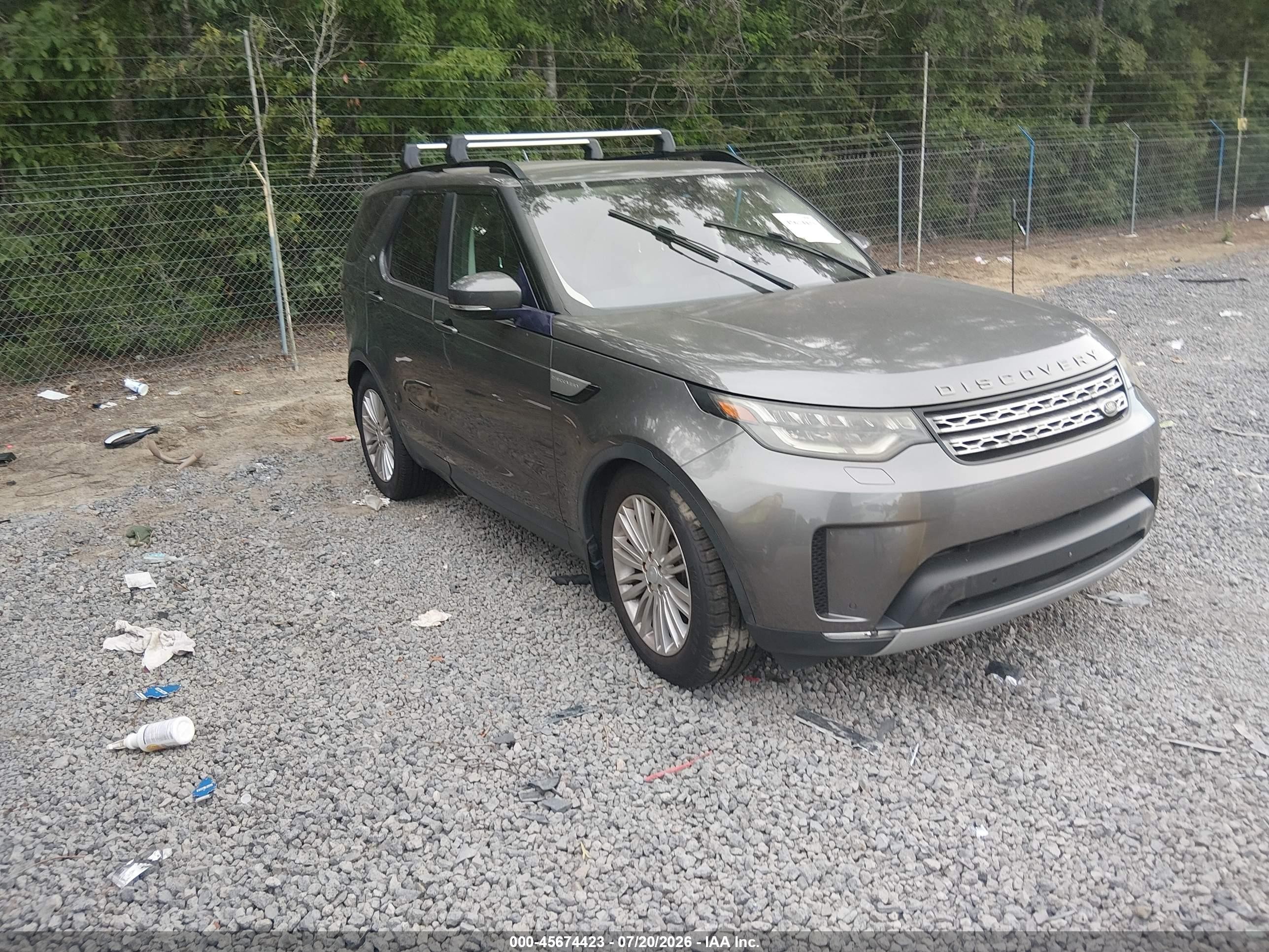 2017 Land Rover Discovery HSE, VIN SALRRBBV5HA005680 — Normal wear