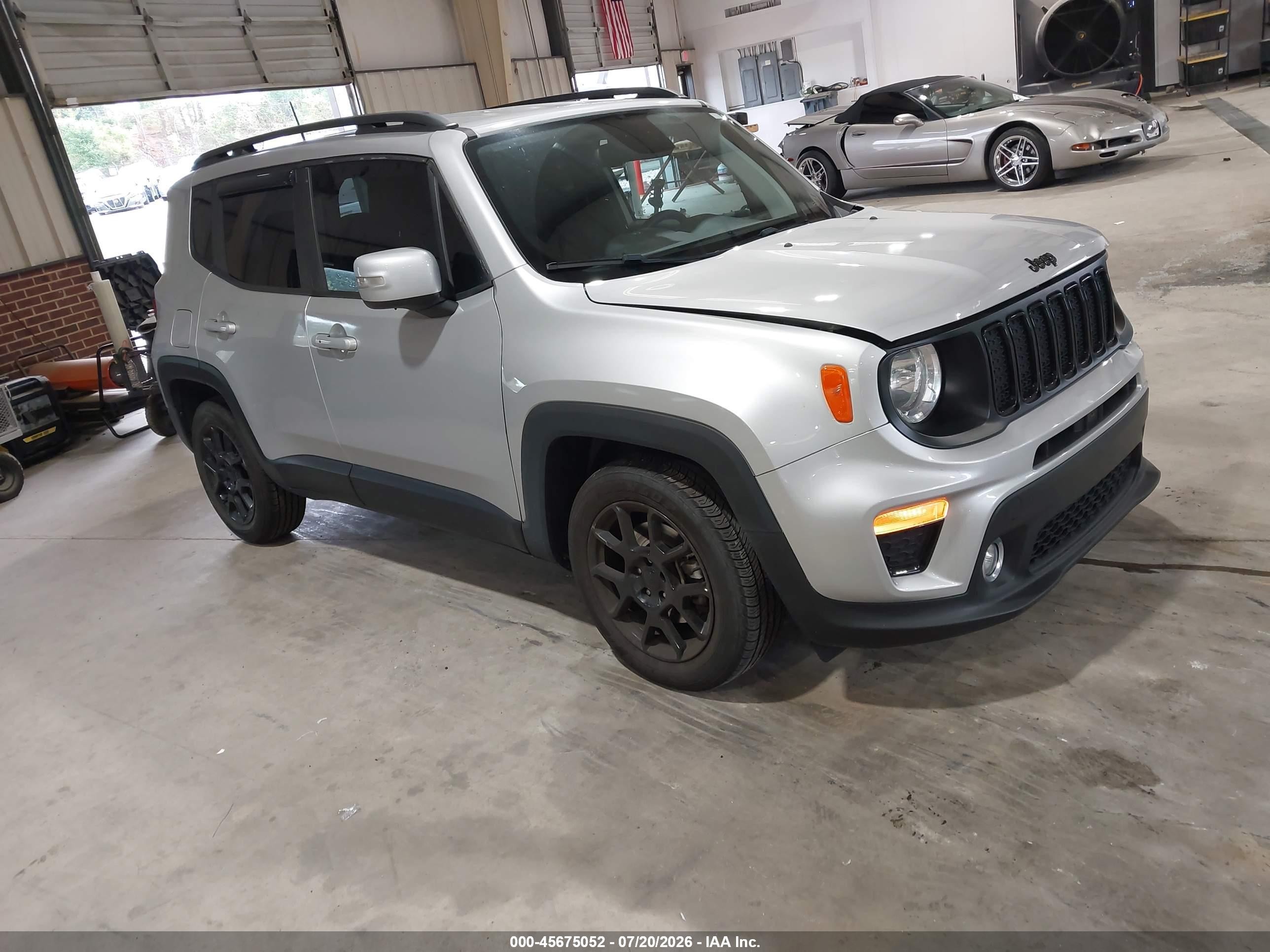 2020 Jeep Renegade Latitude, VIN ZACNJABB6LPL43138 — Перед