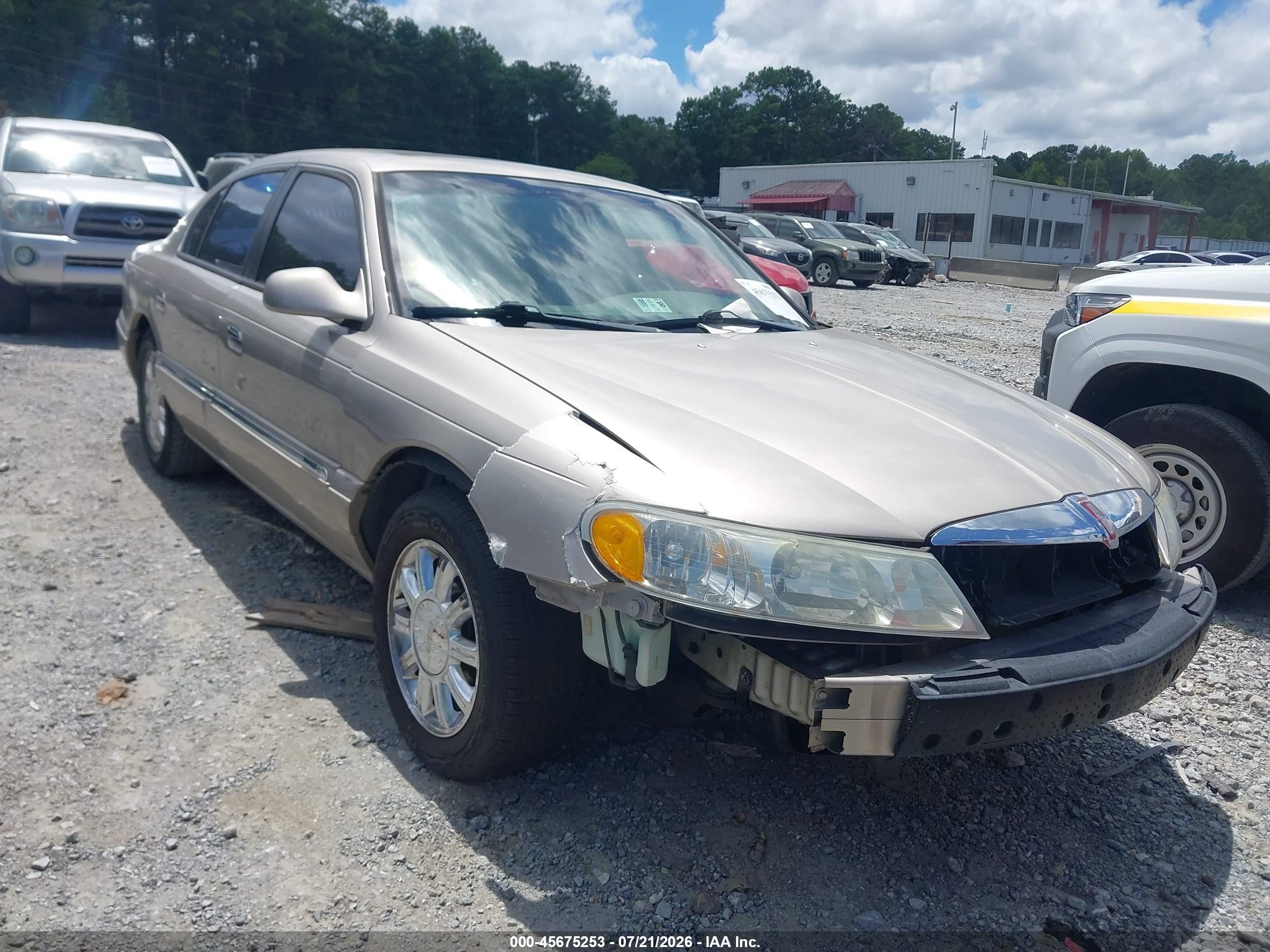 2002 Lincoln Continental, VIN 1LNHM97V62Y683481 — Перед