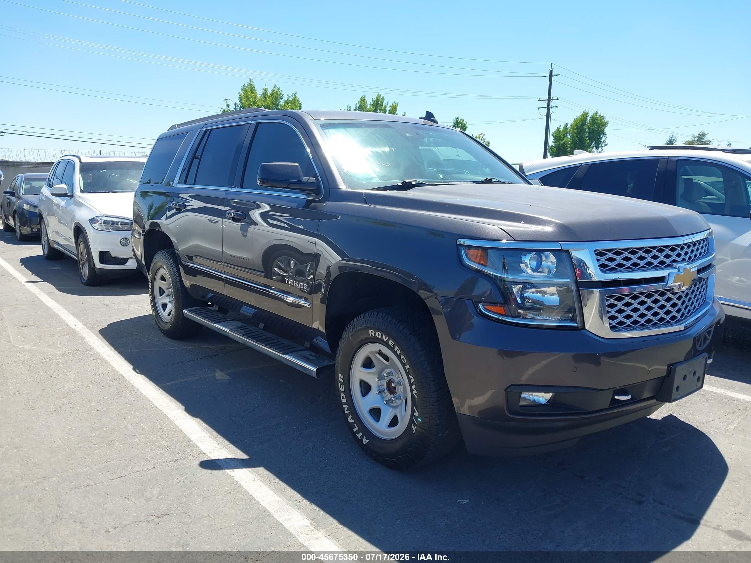 2017 Chevrolet Tahoe LT, VIN 1GNSCBKC6HR294814 — Front end