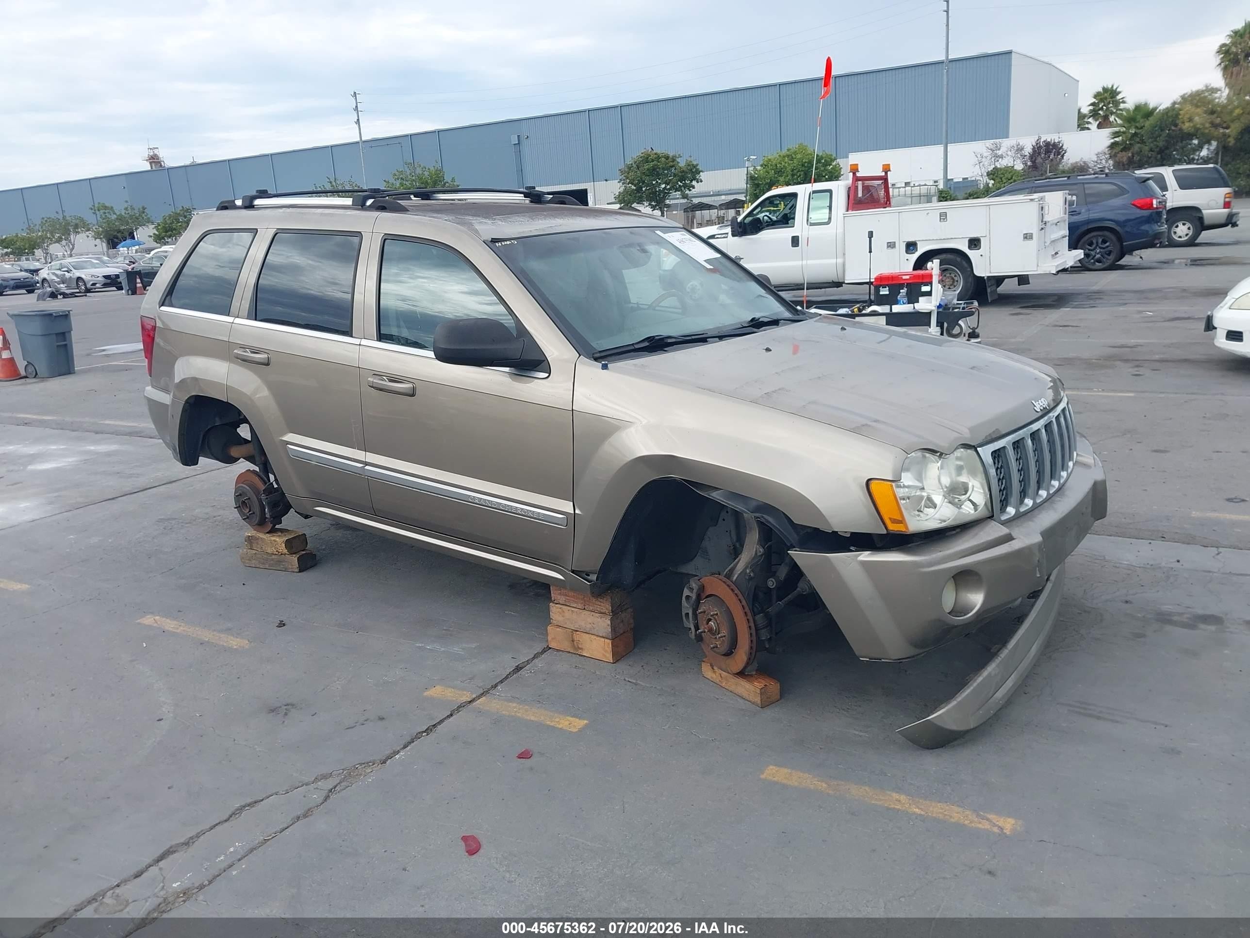 2006 Jeep Grand Cherokee Overland, VIN 1J8HR68216C313186 — Normal wear