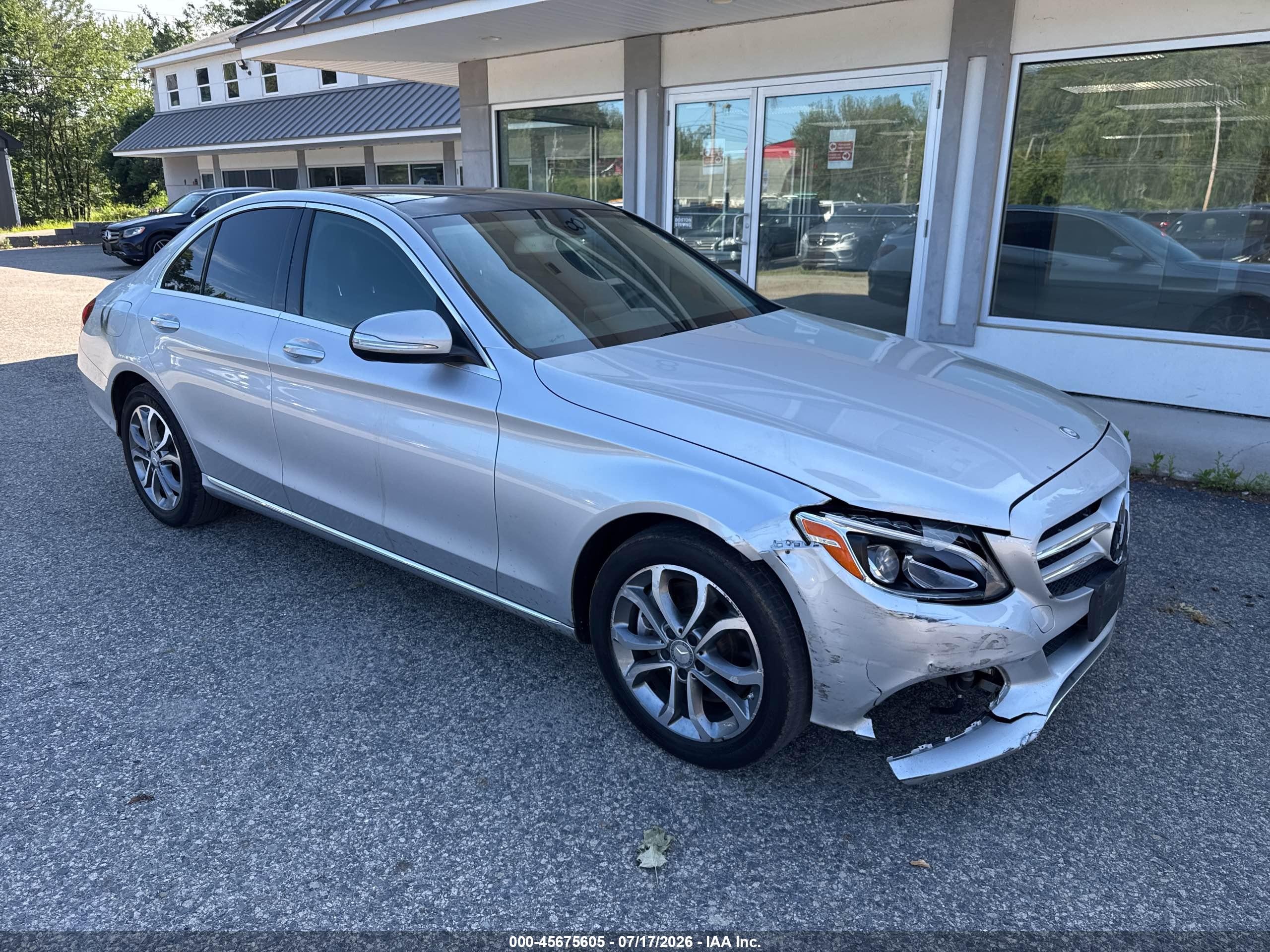 2015 Mercedes-Benz C 300, VIN 55SWF4KBXFU034762 — Front end