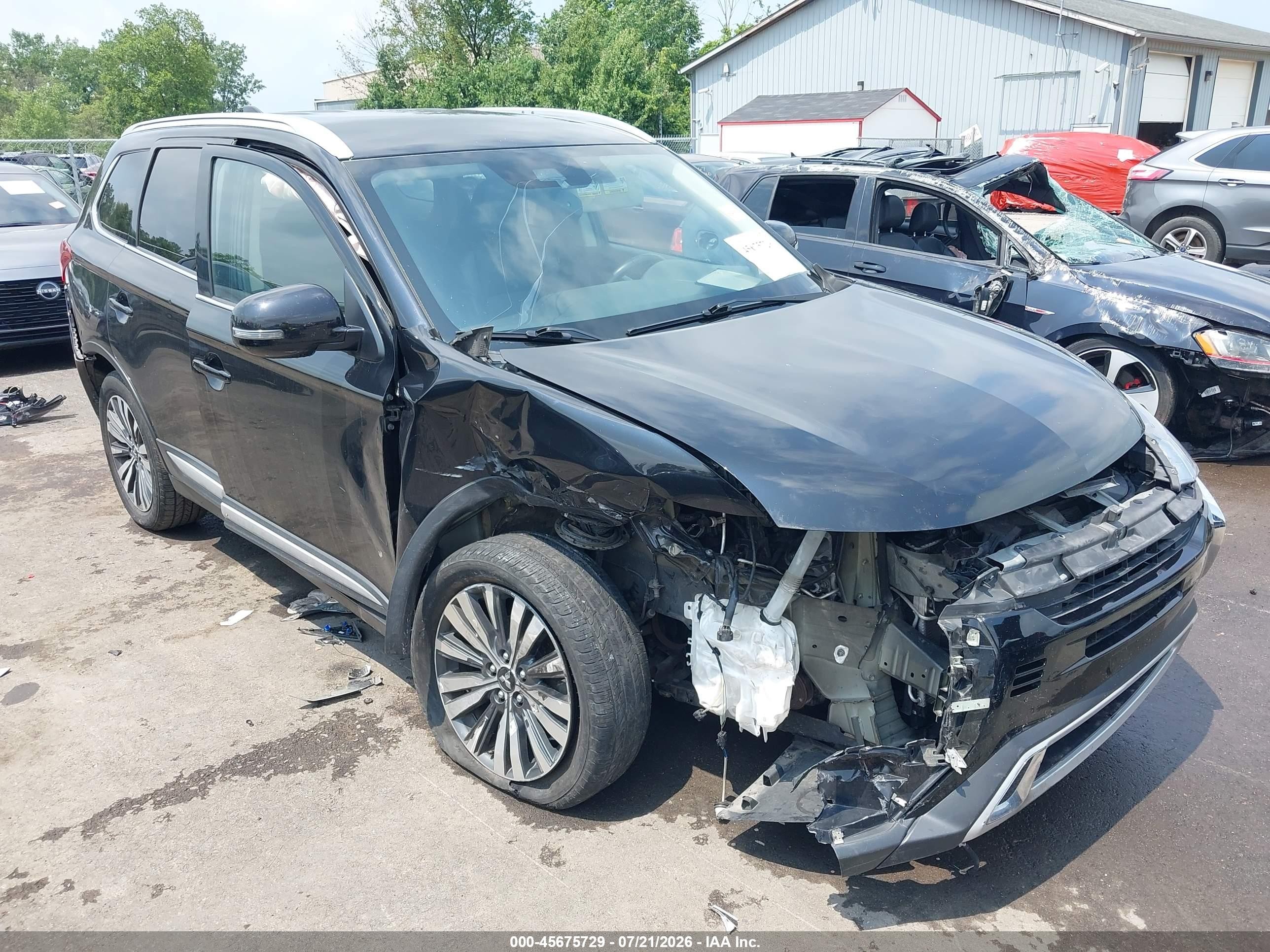 2020 Mitsubishi Outlander SE, VIN JA4AD3A3XLZ033701 — Front end