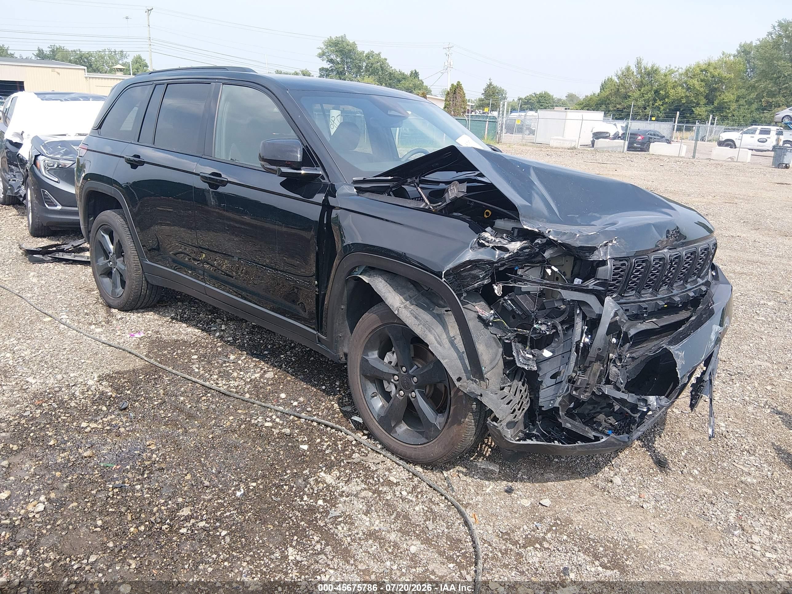 2025 Jeep Grand Cherokee Altitude, VIN 1C4RJHAGXSC366841 — Front end