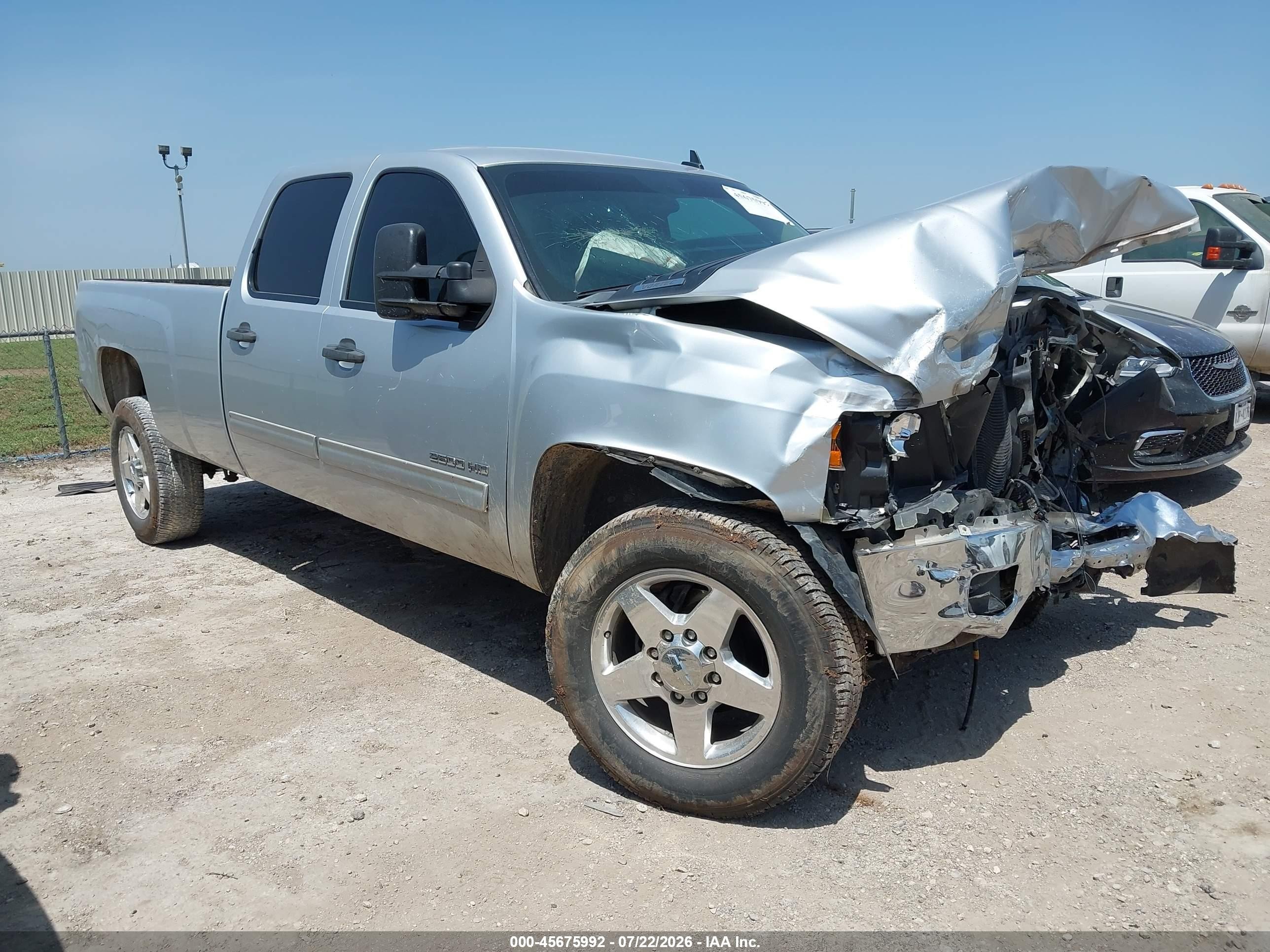 2012 Chevrolet Silverado 2500HD LT, VIN 1GC1KXCG0CF114257 — Front end