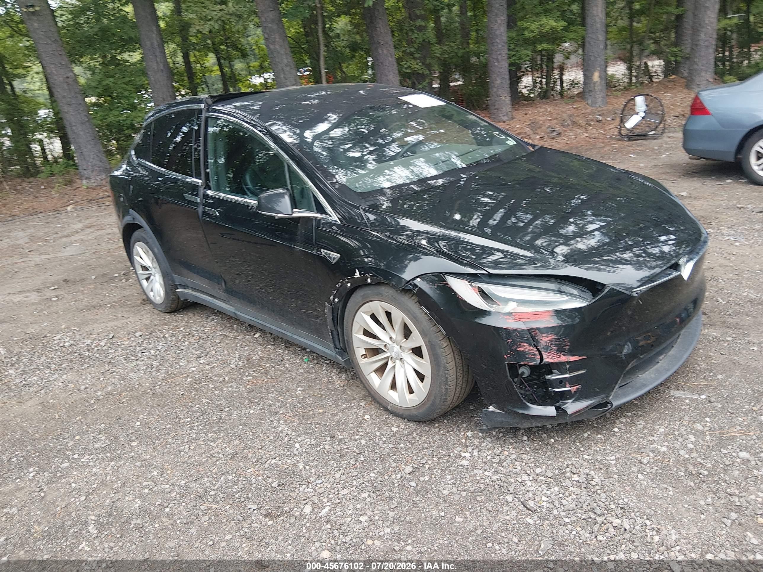 2016 Tesla Model X 70D, VIN 5YJXCAE27GF016861 — Normal wear