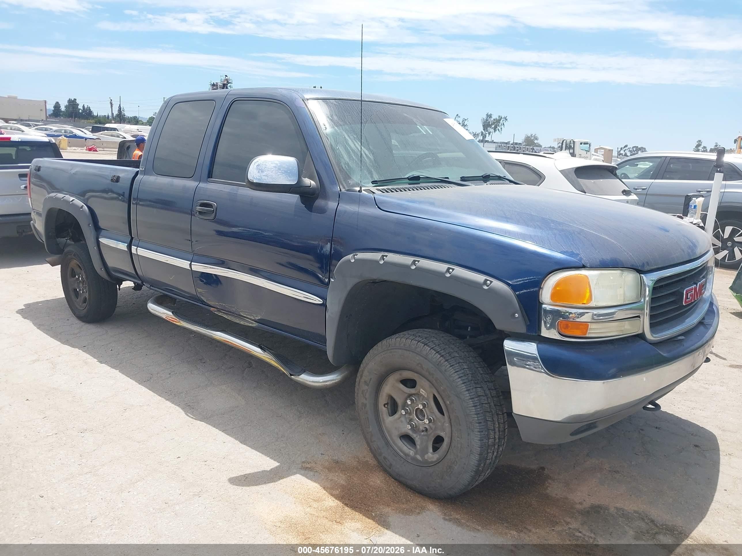 2001 GMC Sierra 1500 SLE, VIN 2GTEC19T111351117 — Rear end