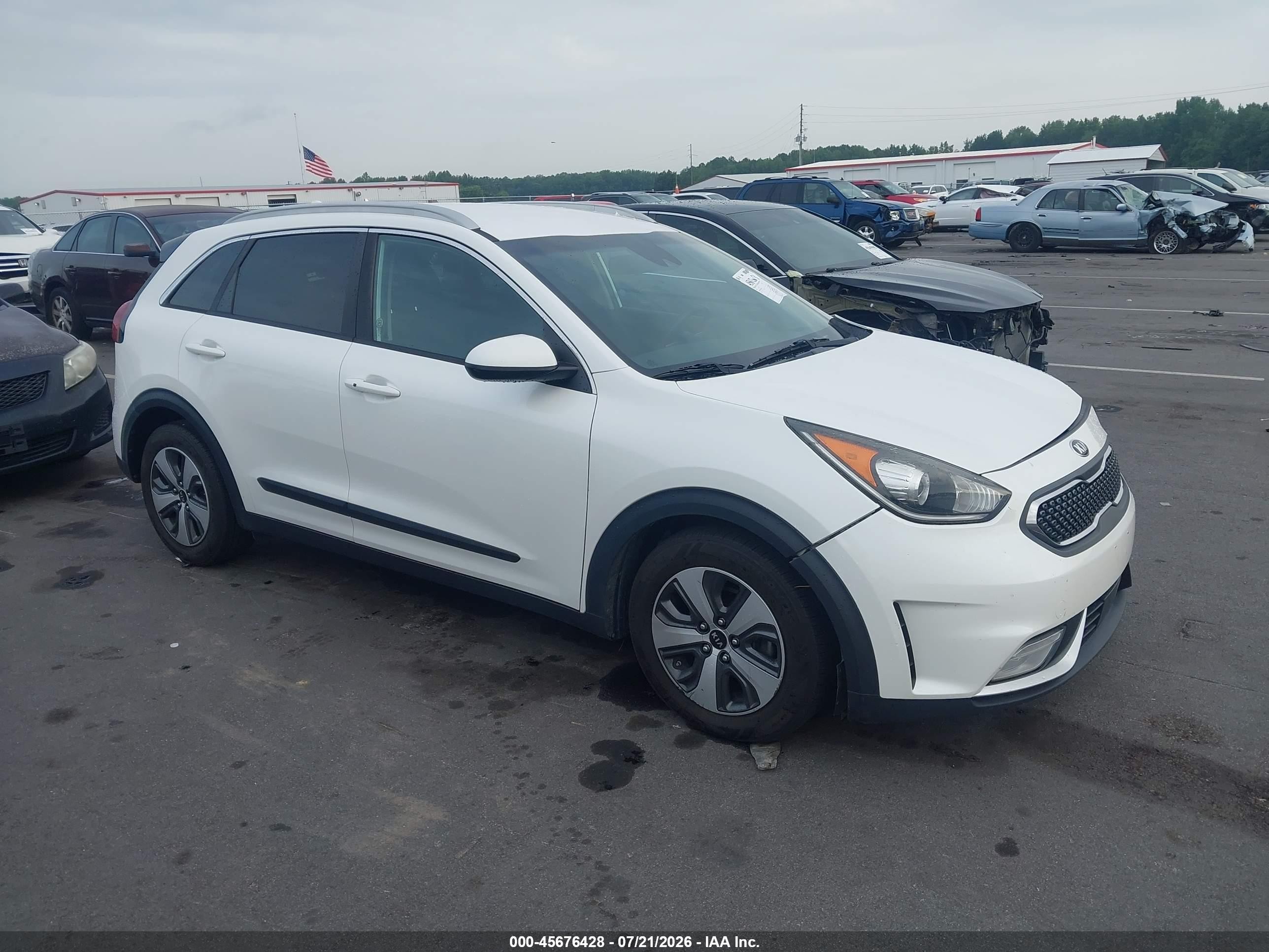 2017 Kia Niro LX, VIN KNDCB3LC6H5085049 — Перед