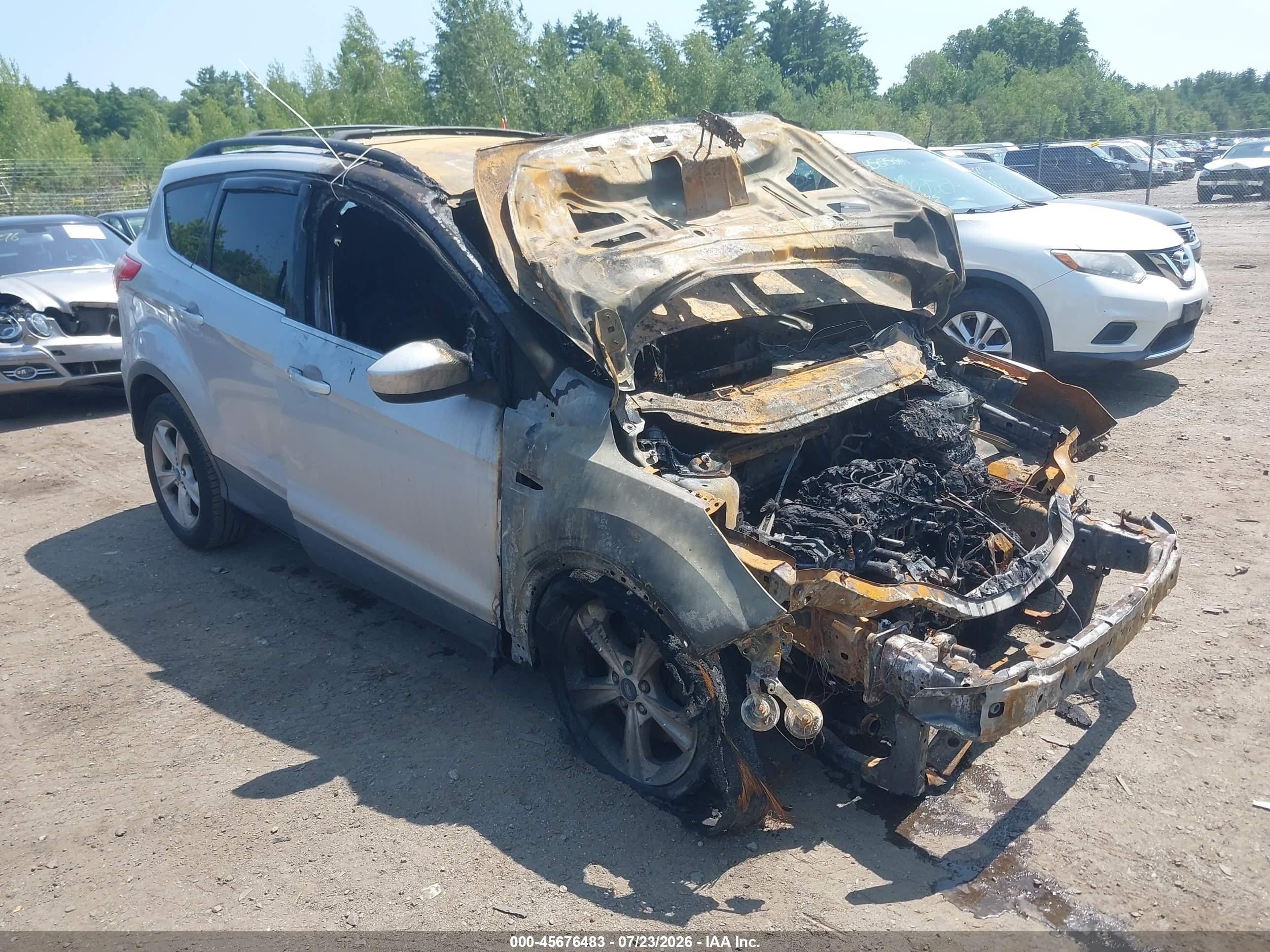 2013 Ford Escape SE, VIN 1FMCU9GX0DUD94196 — Engine fire
