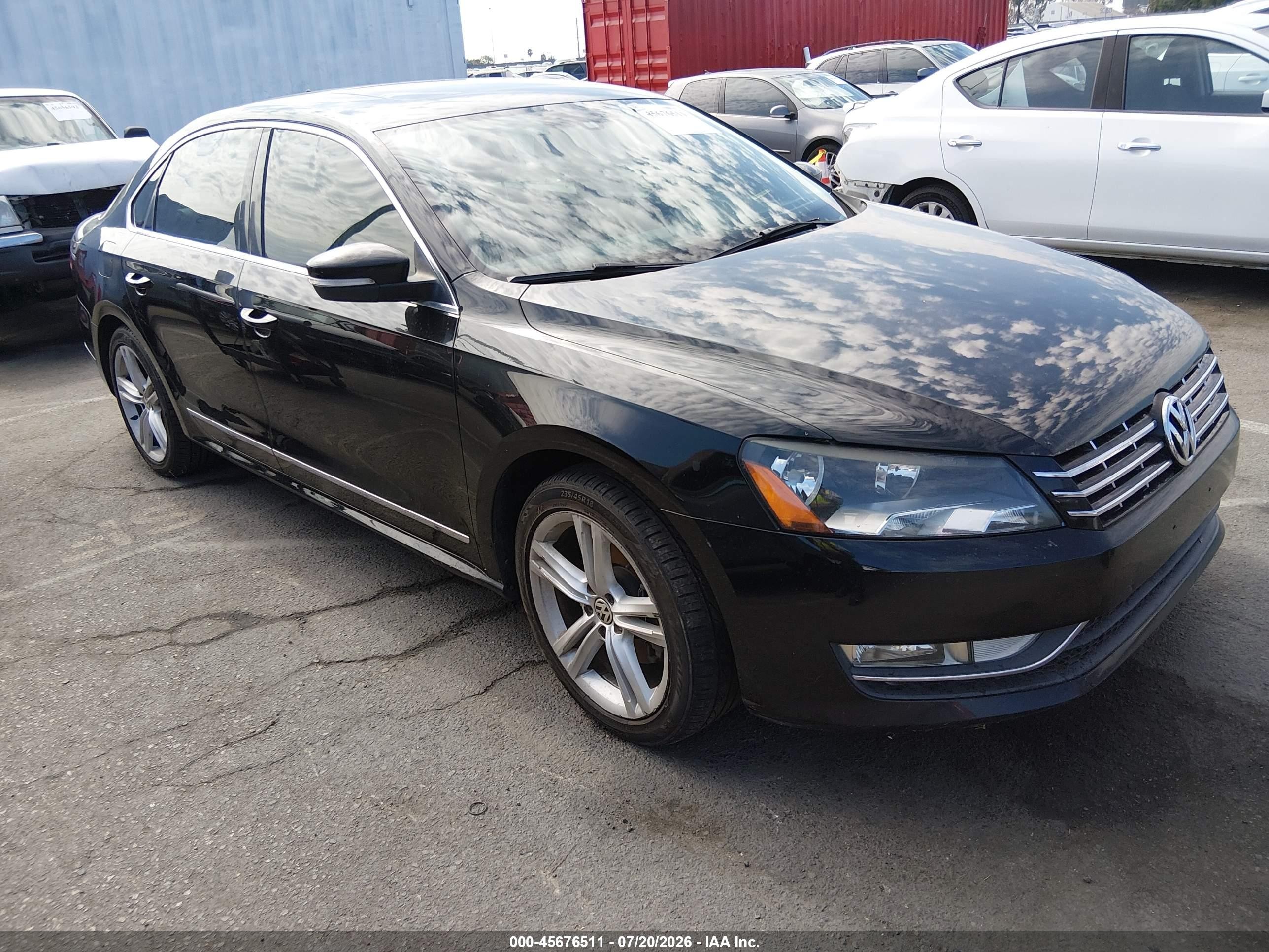 2014 Volkswagen Passat SEL Premium, VIN 1VWCN7A36EC084585 — Обычный износ